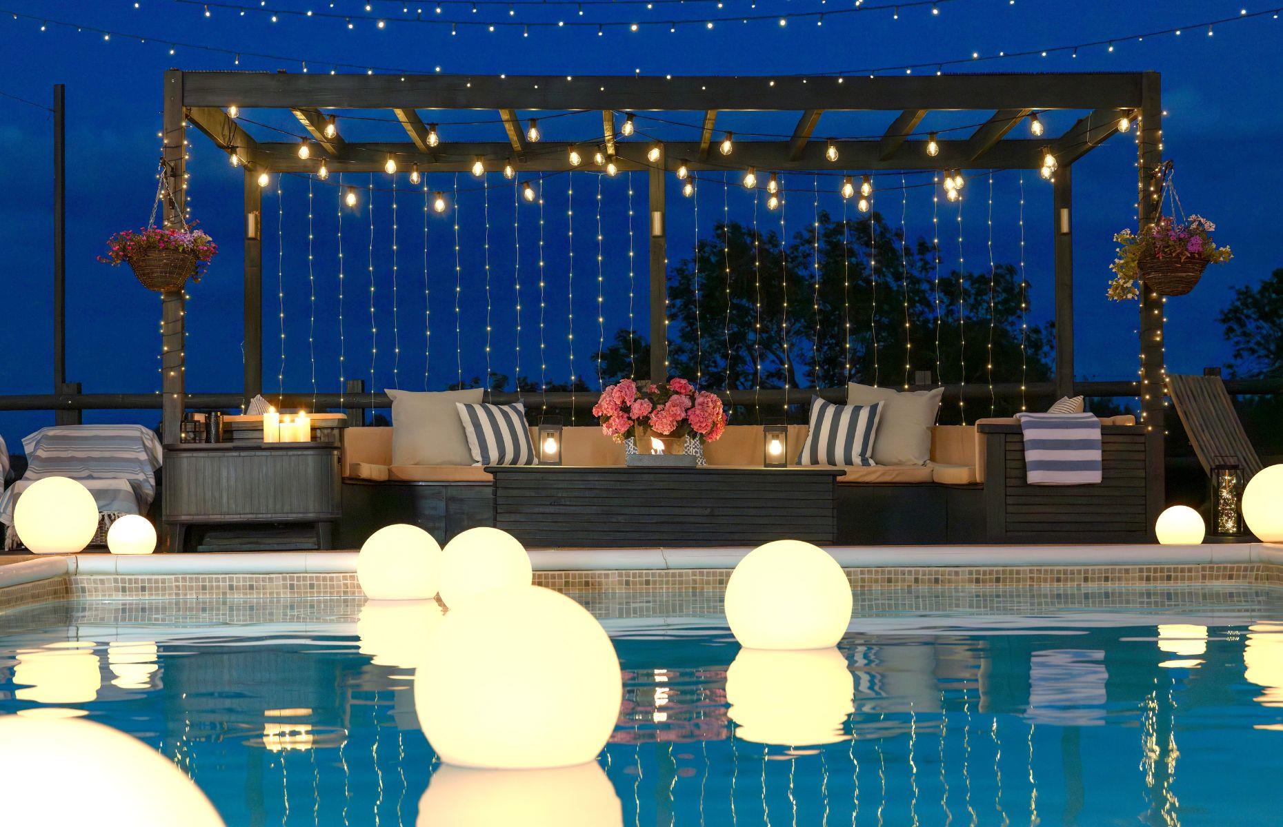 Float illuminating balls 