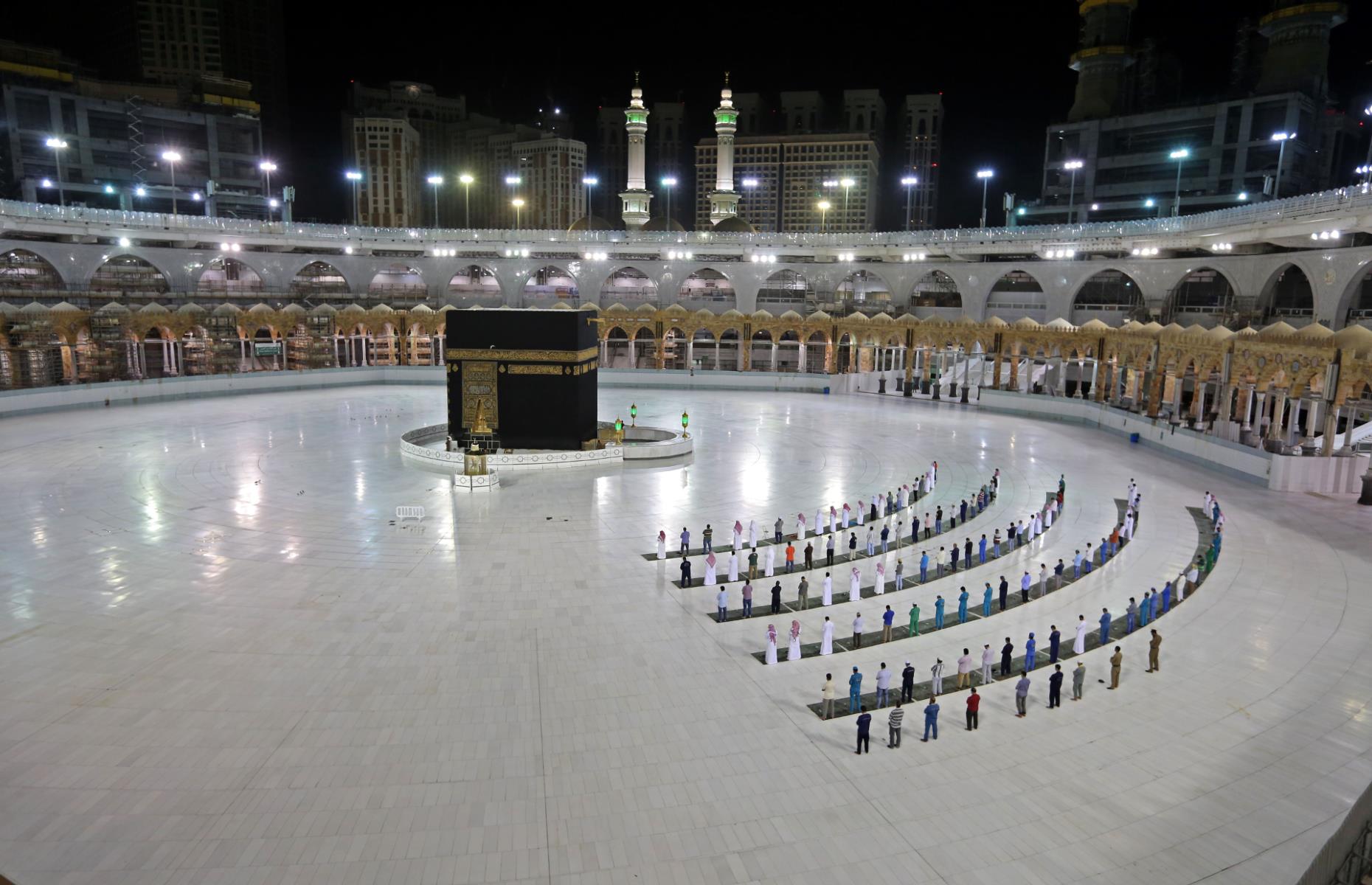 Mecca, Saudi Arabia: Reduced numbers in the Kaaba