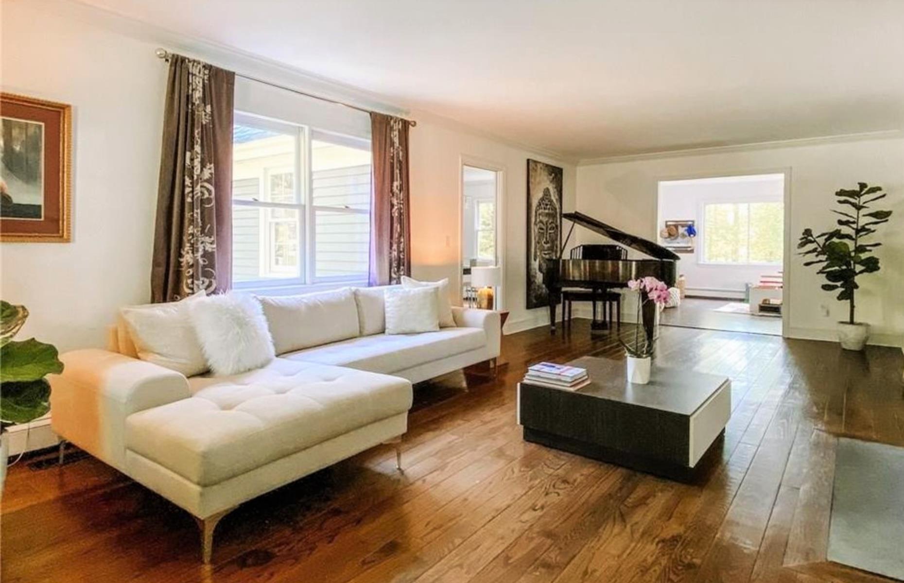 Cape Cod-style house with yoga studio, Connecticut, USA: £371,000 ($465k) 