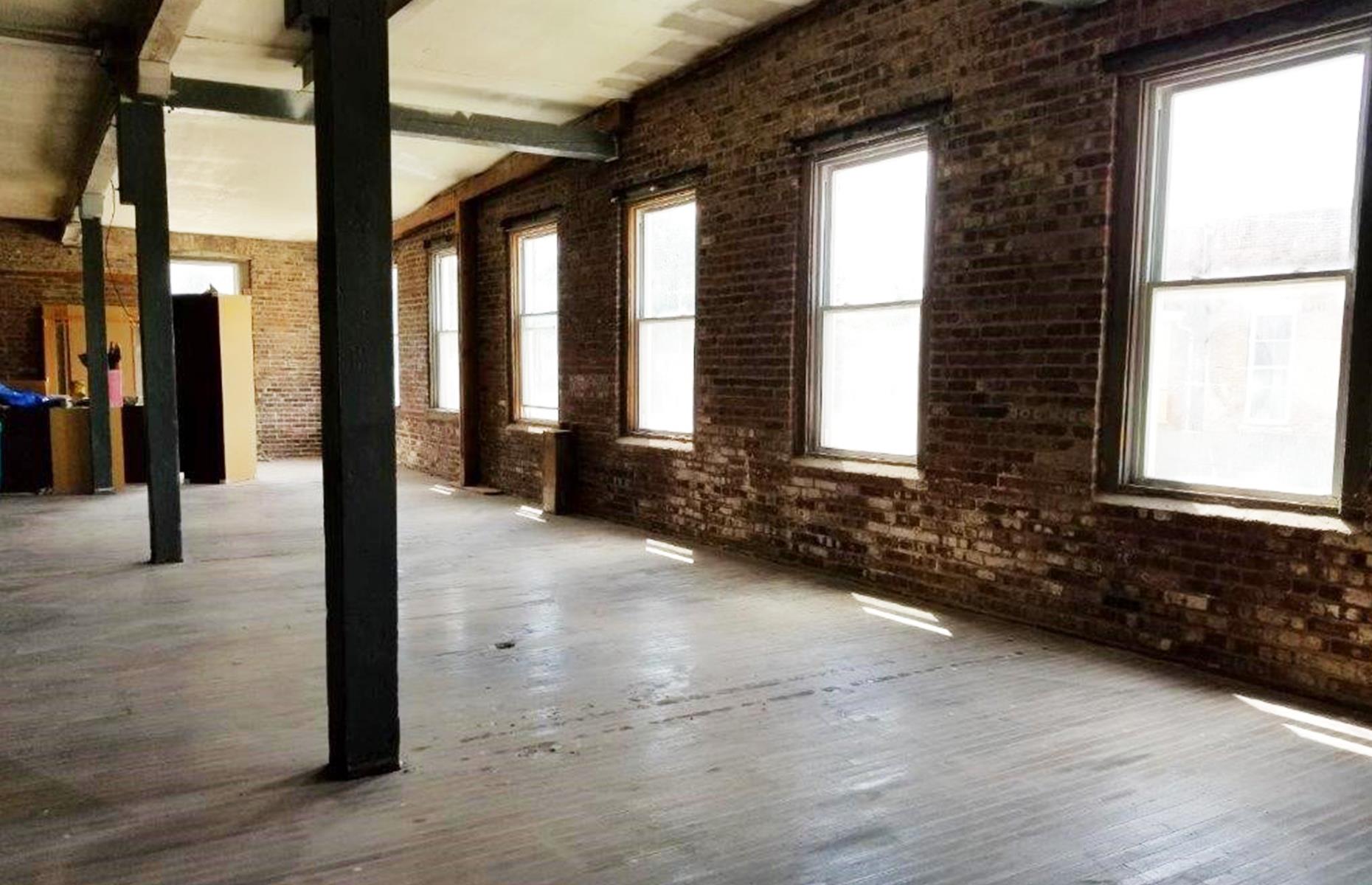 Empty industrial space, Illinois, USA: £76,500 ($100k)