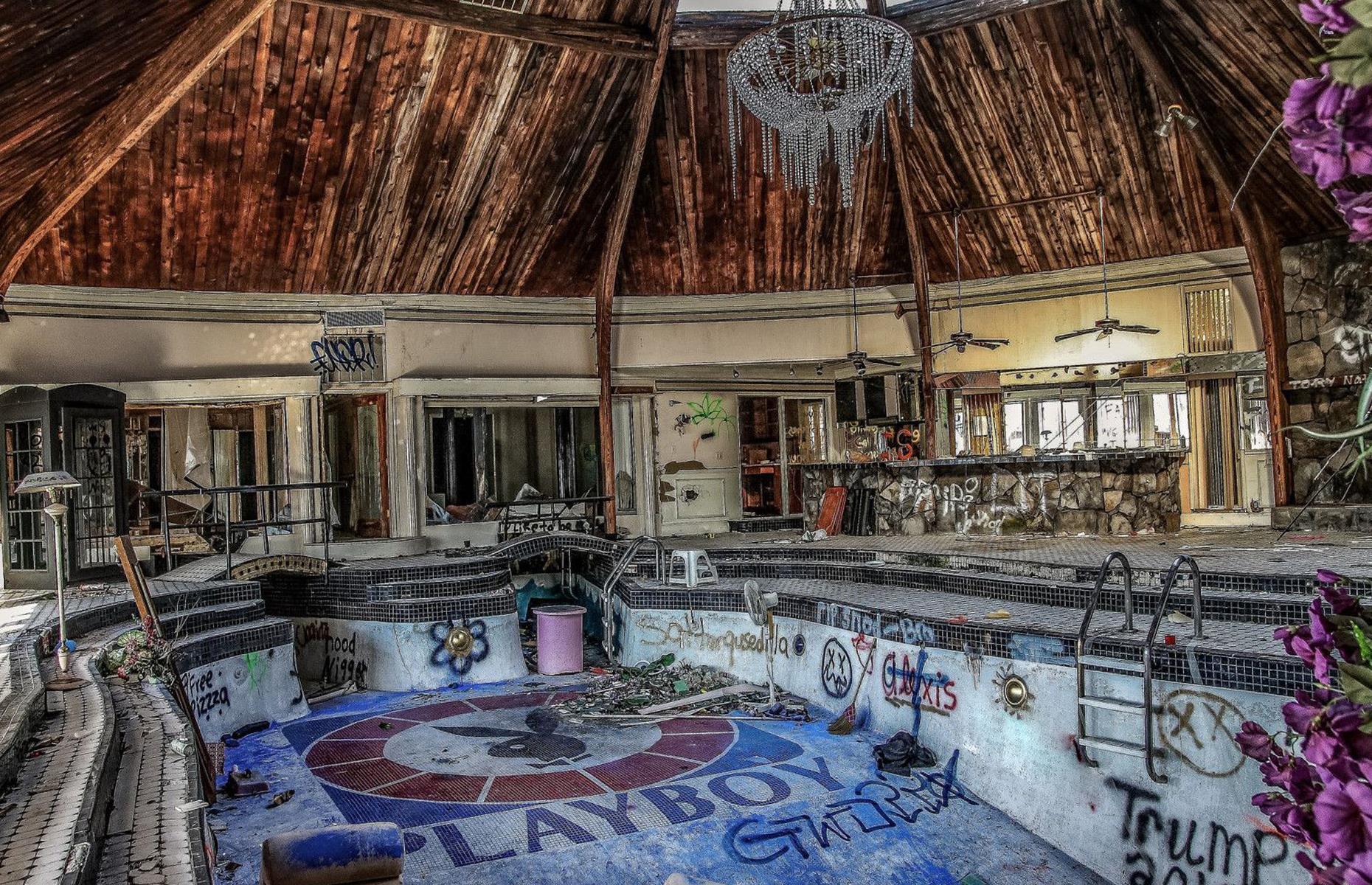 Tiki palace: opulent party pad