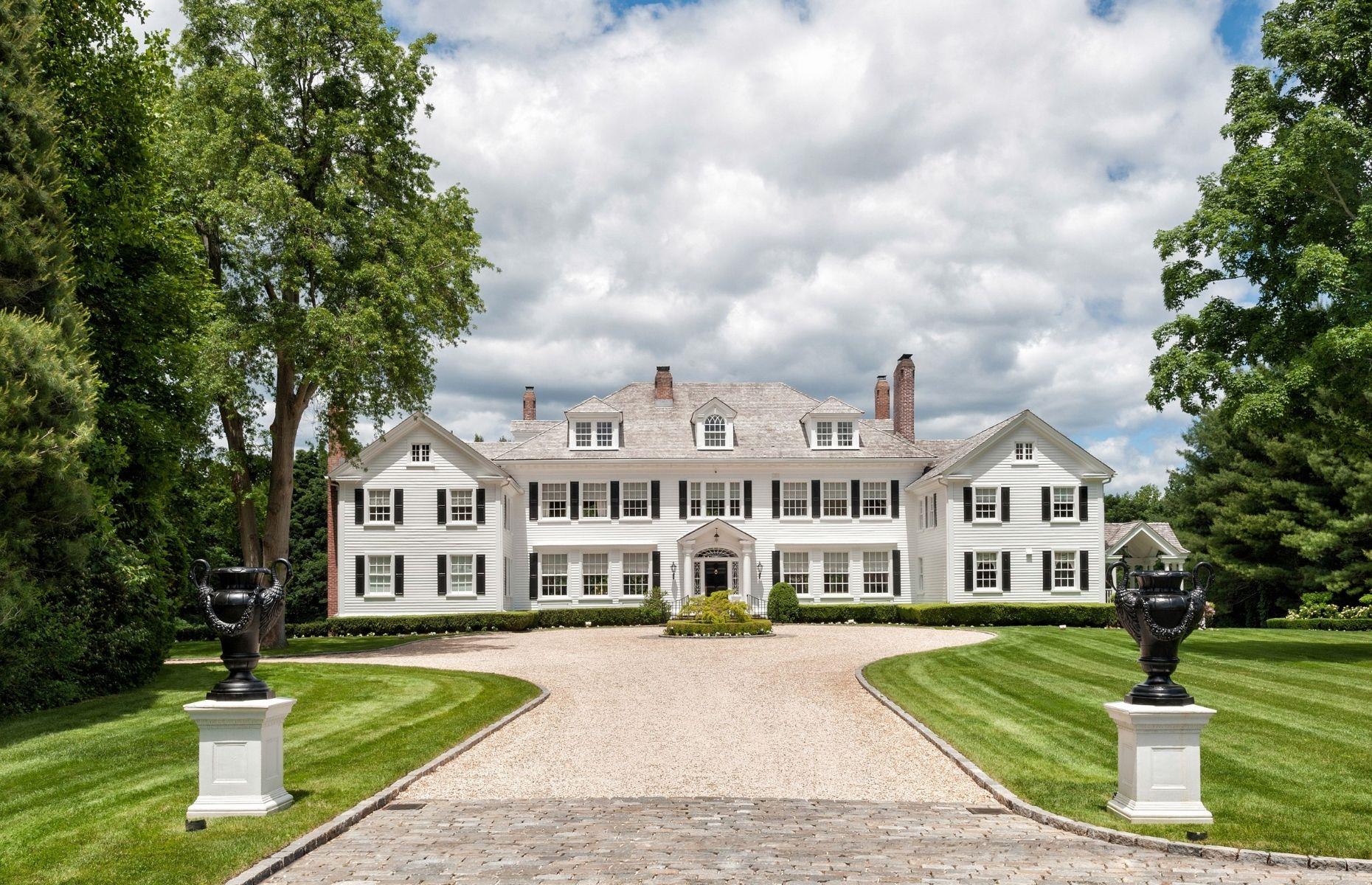 The Money Pit mansion, New York, USA