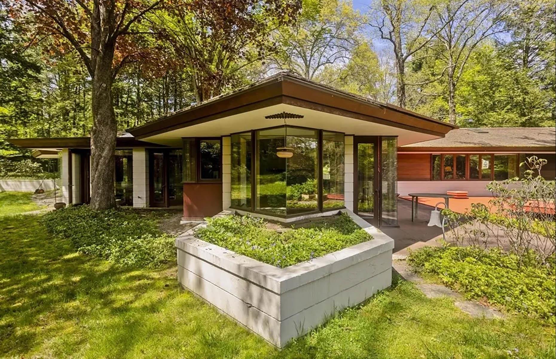 Casa junto al lago de los años 50, Greenfield, Massachusetts