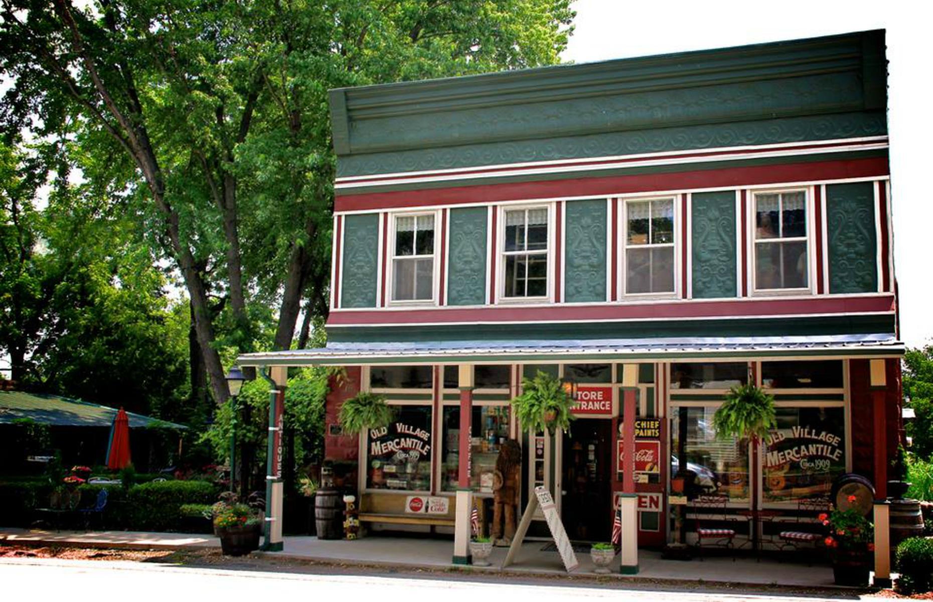 Missouri: Old Village Mercantile, Caledonia