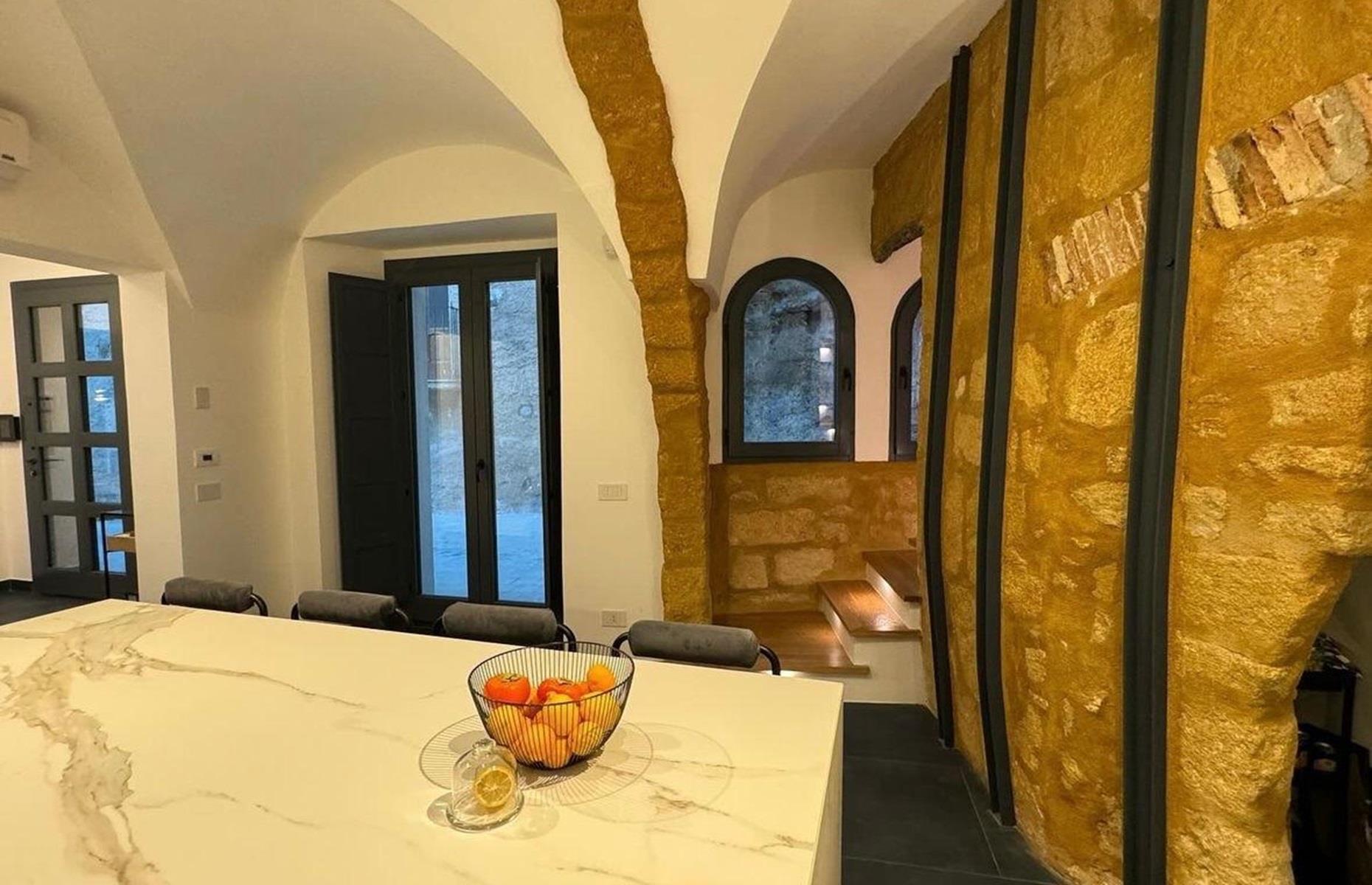 Después: la entrada y la cocina