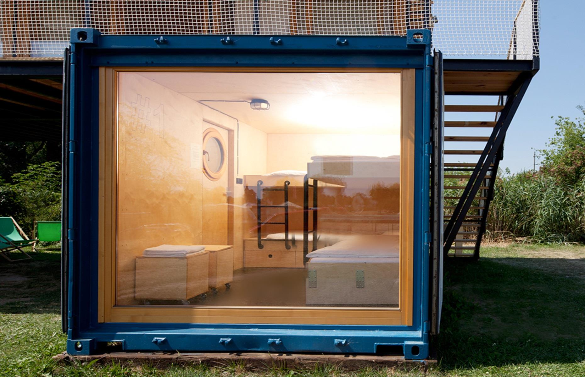 Un hôtel en container, Křešice, République tchèque