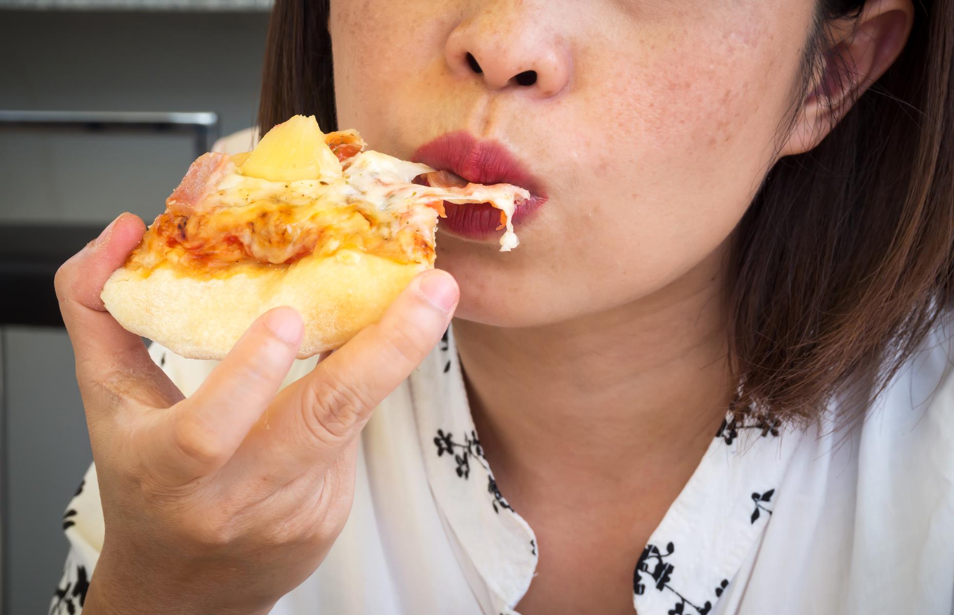 How to heal a burnt tongue from hot pizza 