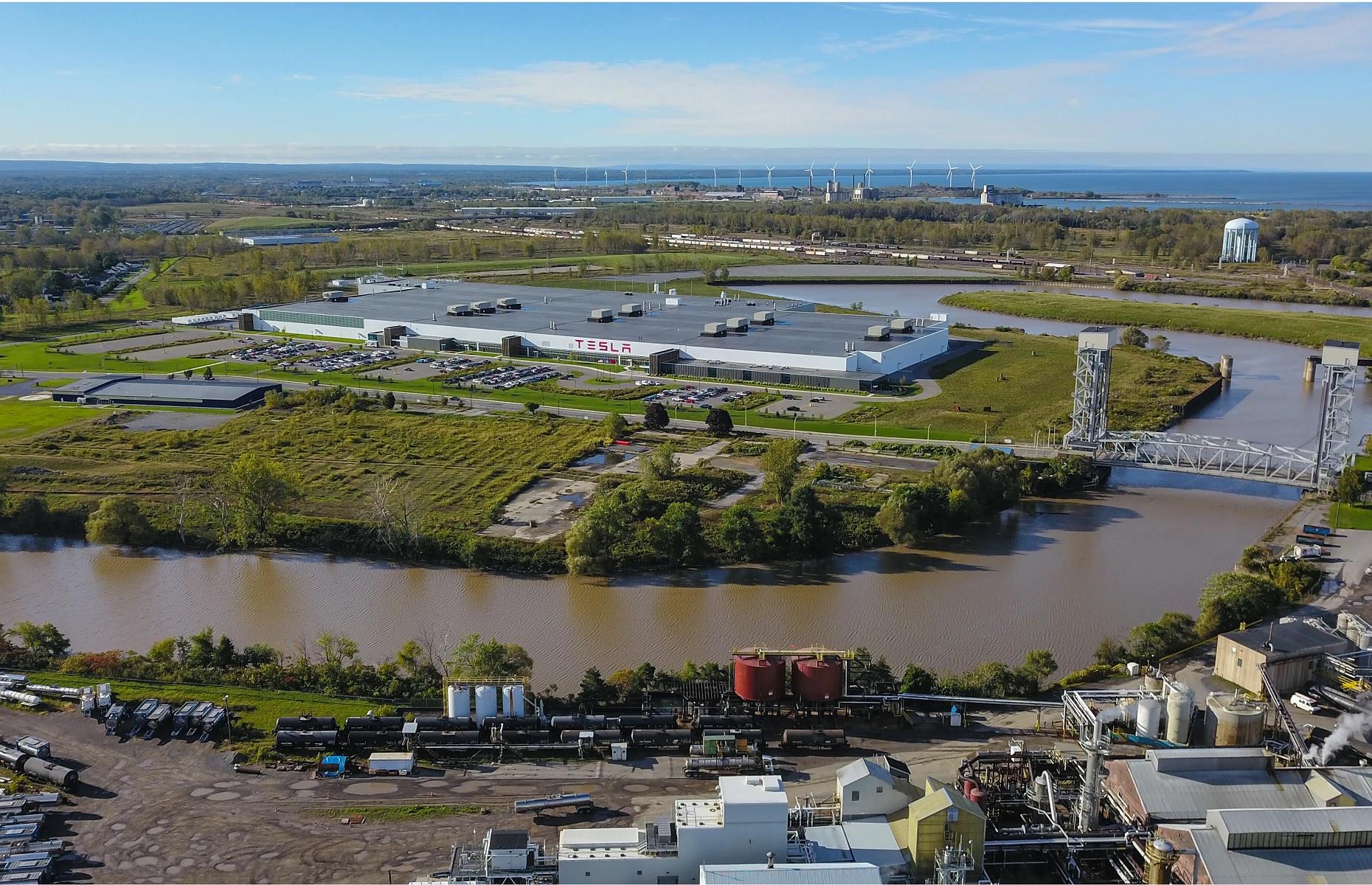 Tesla Gigafactory 2, USA: 1.2 million square feet (111,500 square metres)
