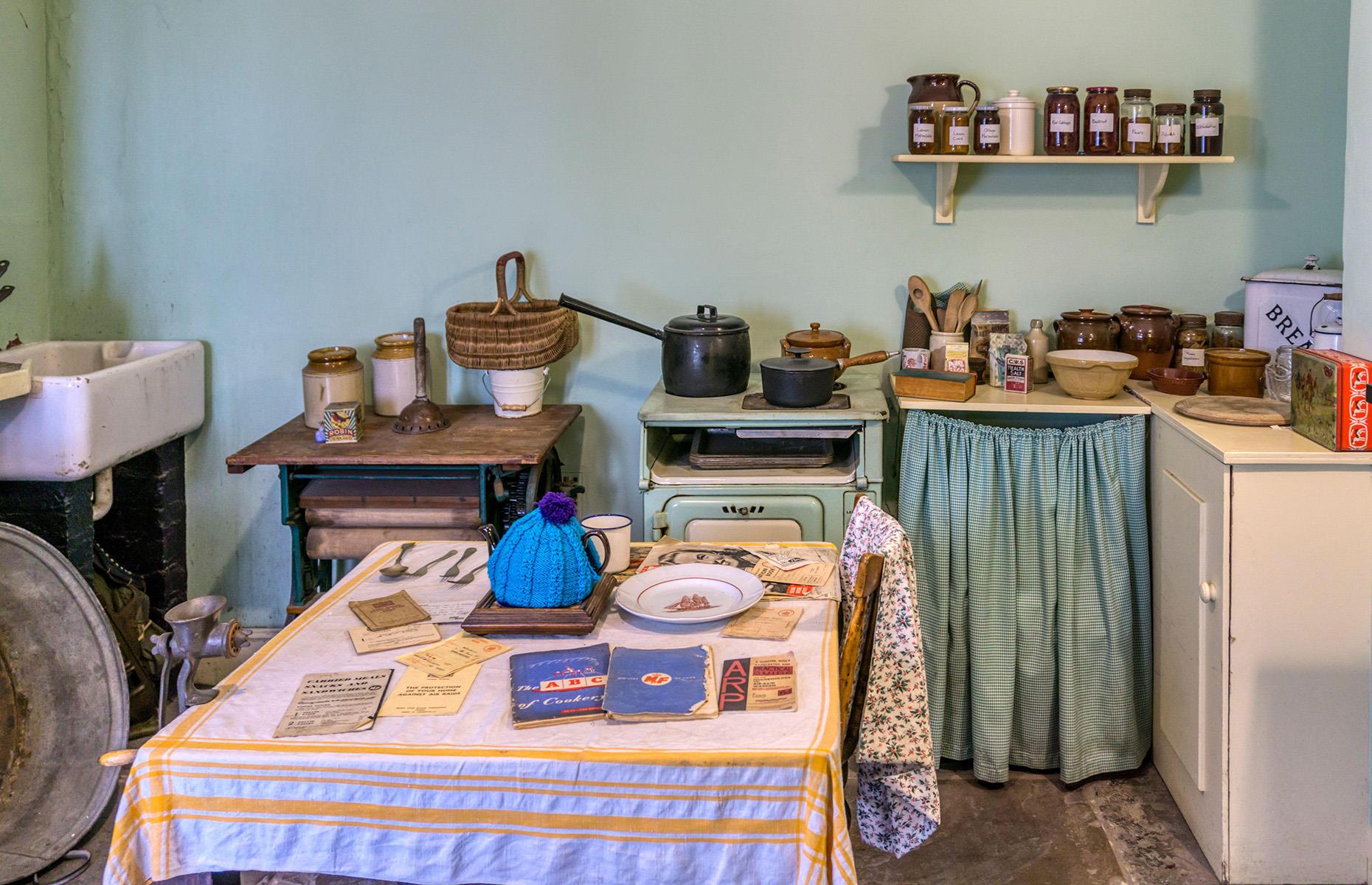 Kitchens in the 1940s