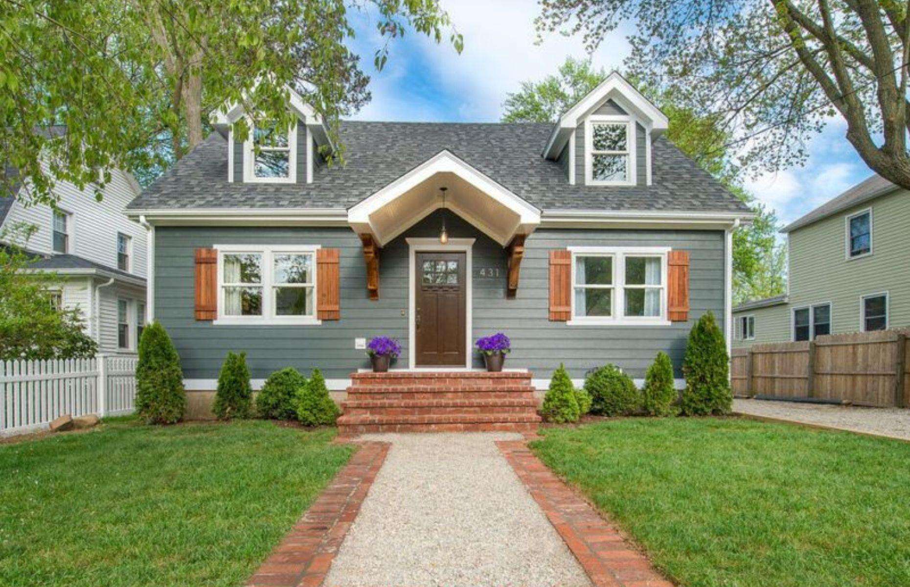 Cape Cod remodel, Connecticut, USA