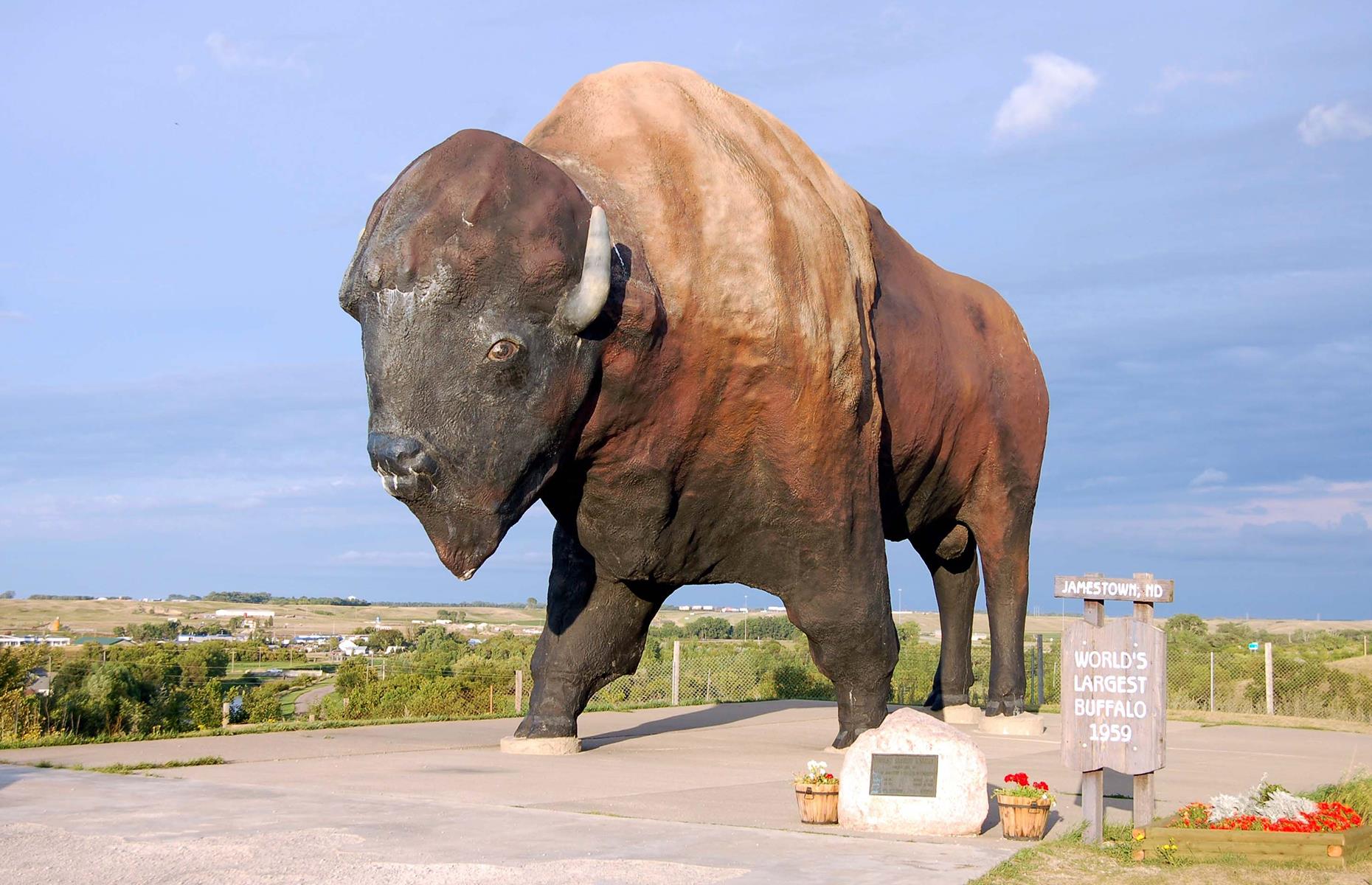 North Dakota: World's Largest Buffalo, Jamestown