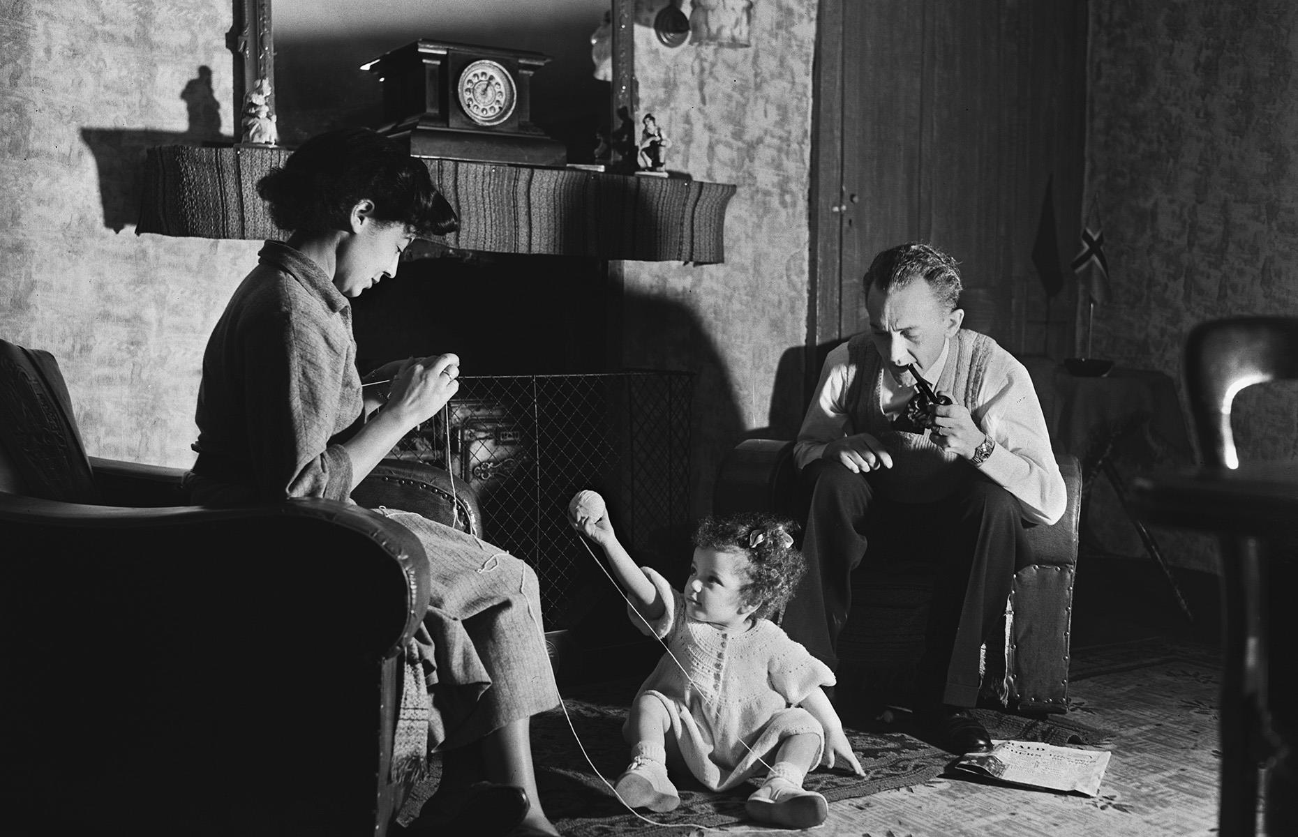 Living rooms in the 1940s