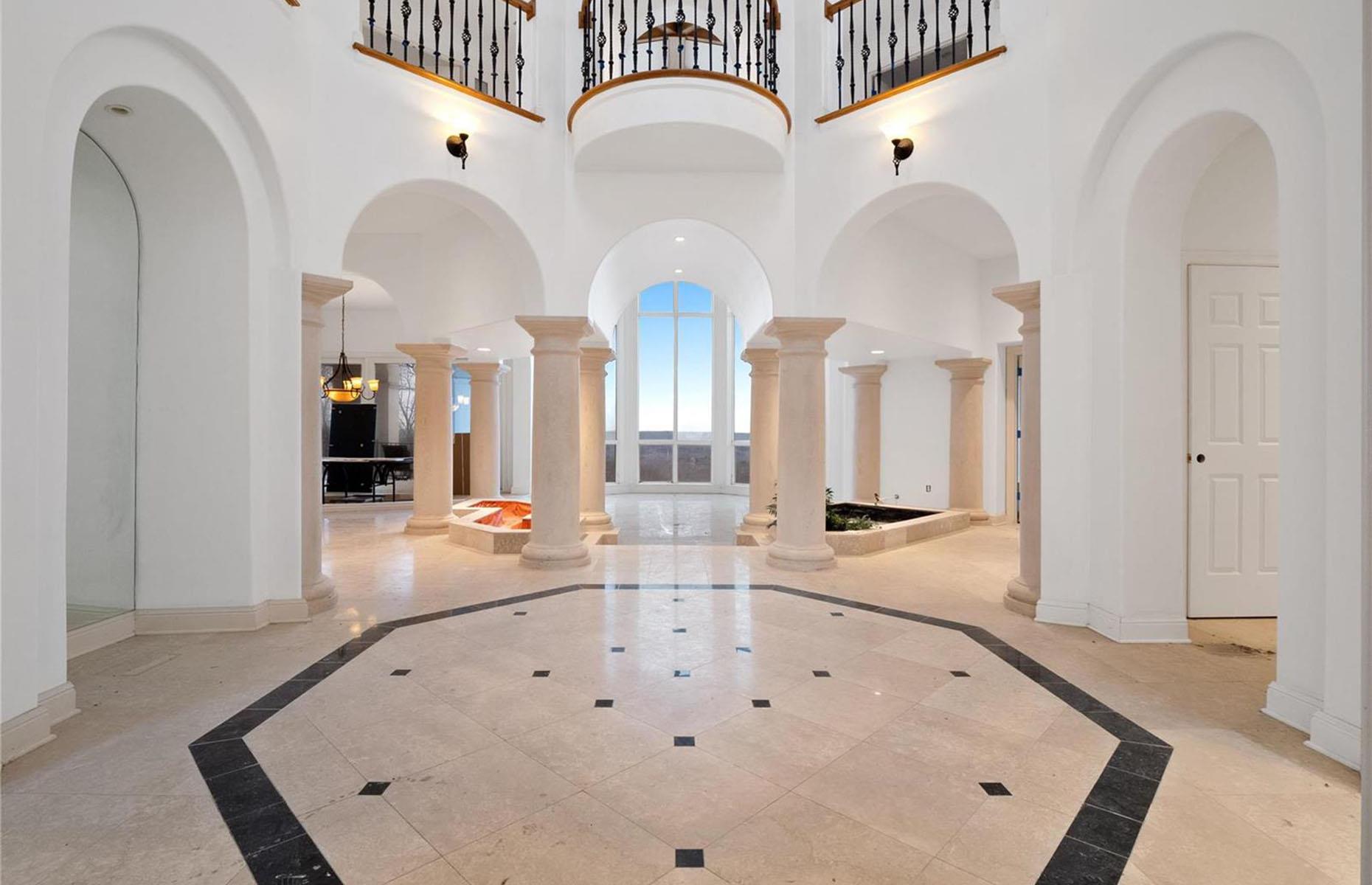 Nelly's abandoned Missouri mansion: sold for $599,000