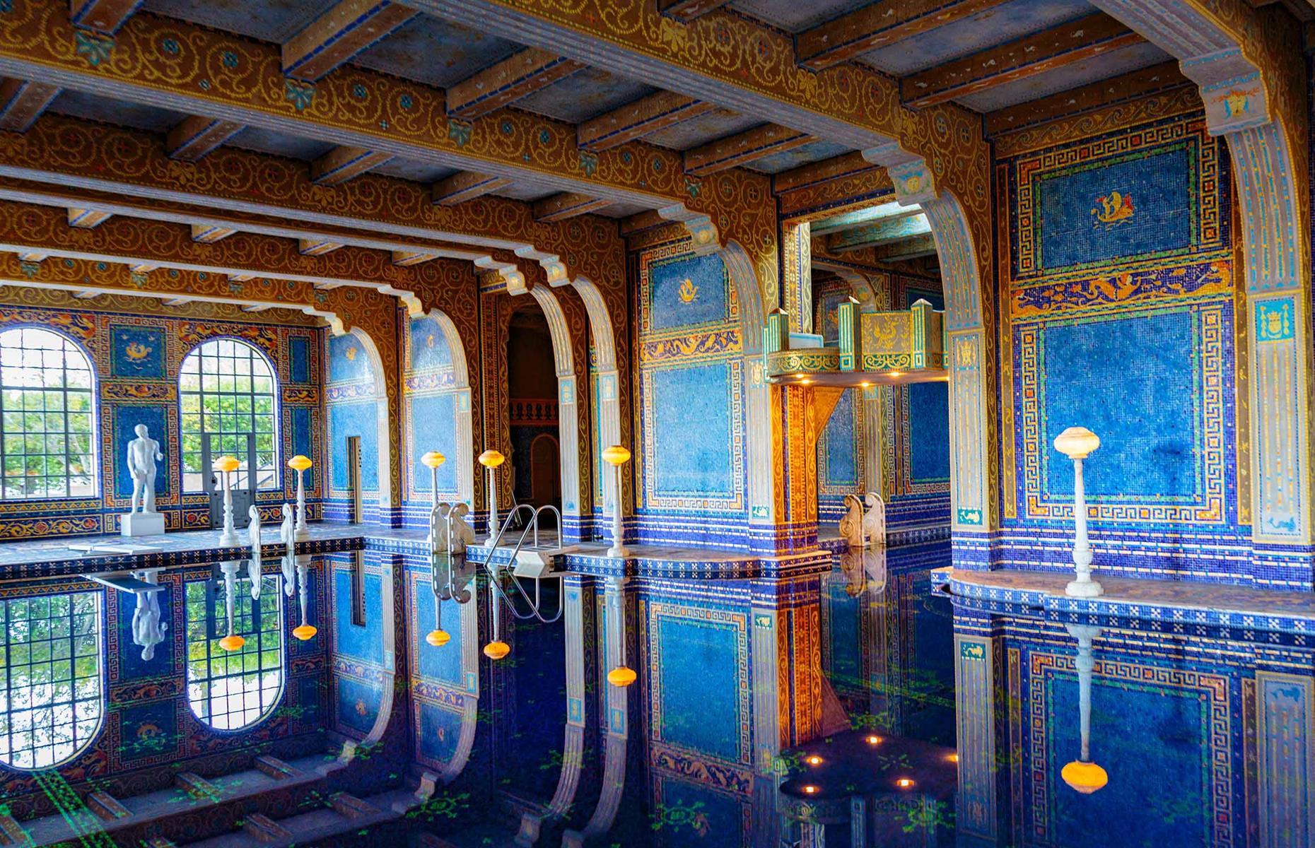 Hearst Castle, California: 90,000 square feet