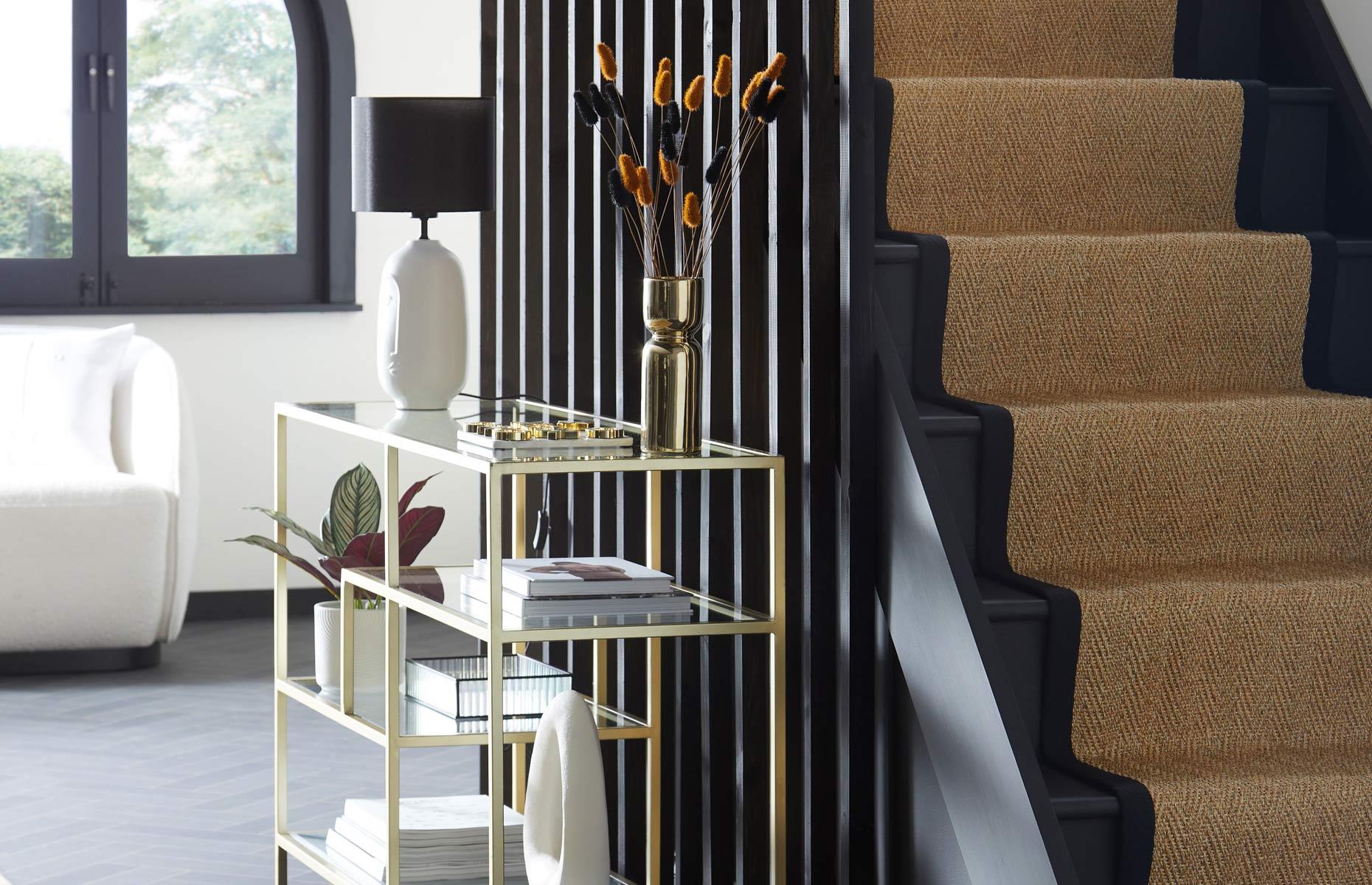 Mix sisal with black wood on the stairs