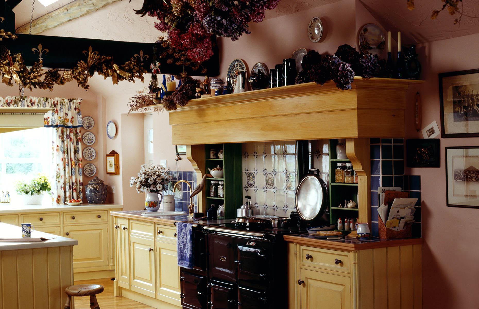 Cottage kitchens