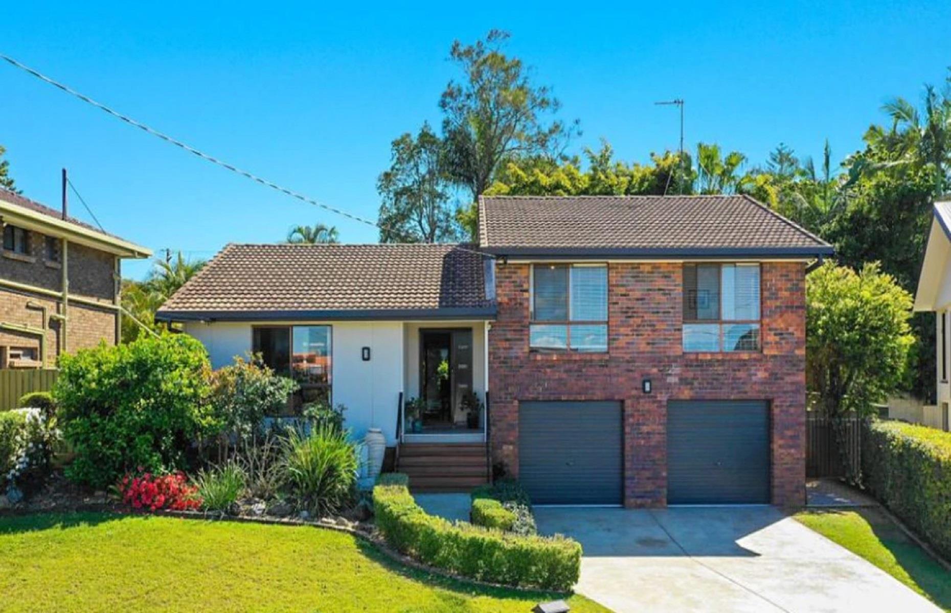 Margot Robbie clears her mum's mortgage