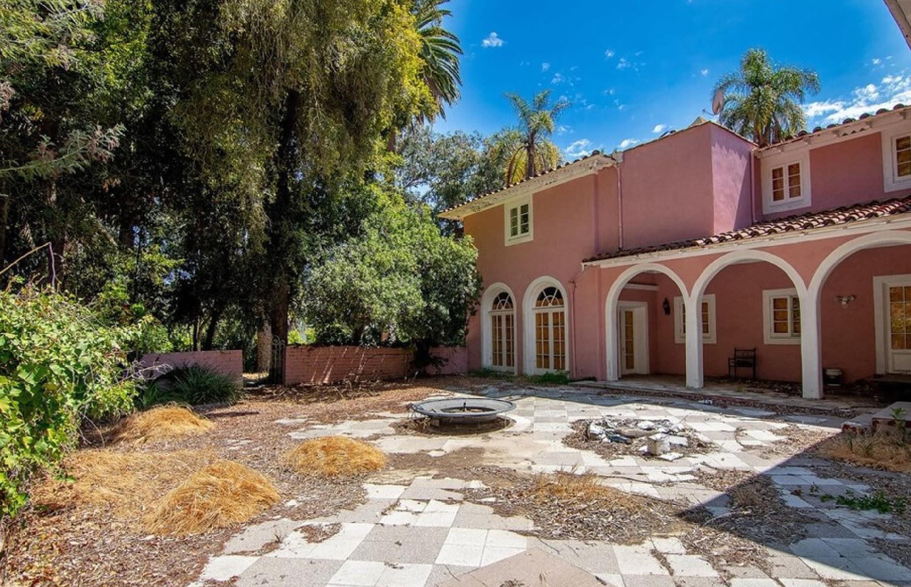 Parties in the pink palace