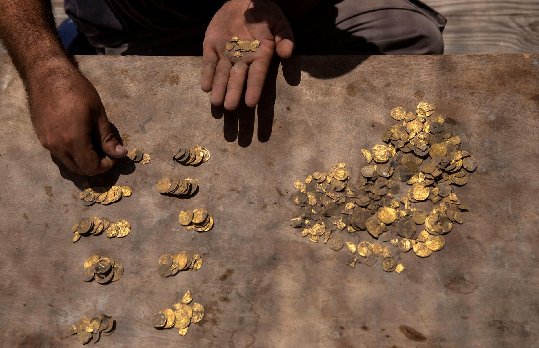 Hundreds of gold coins in Israel 