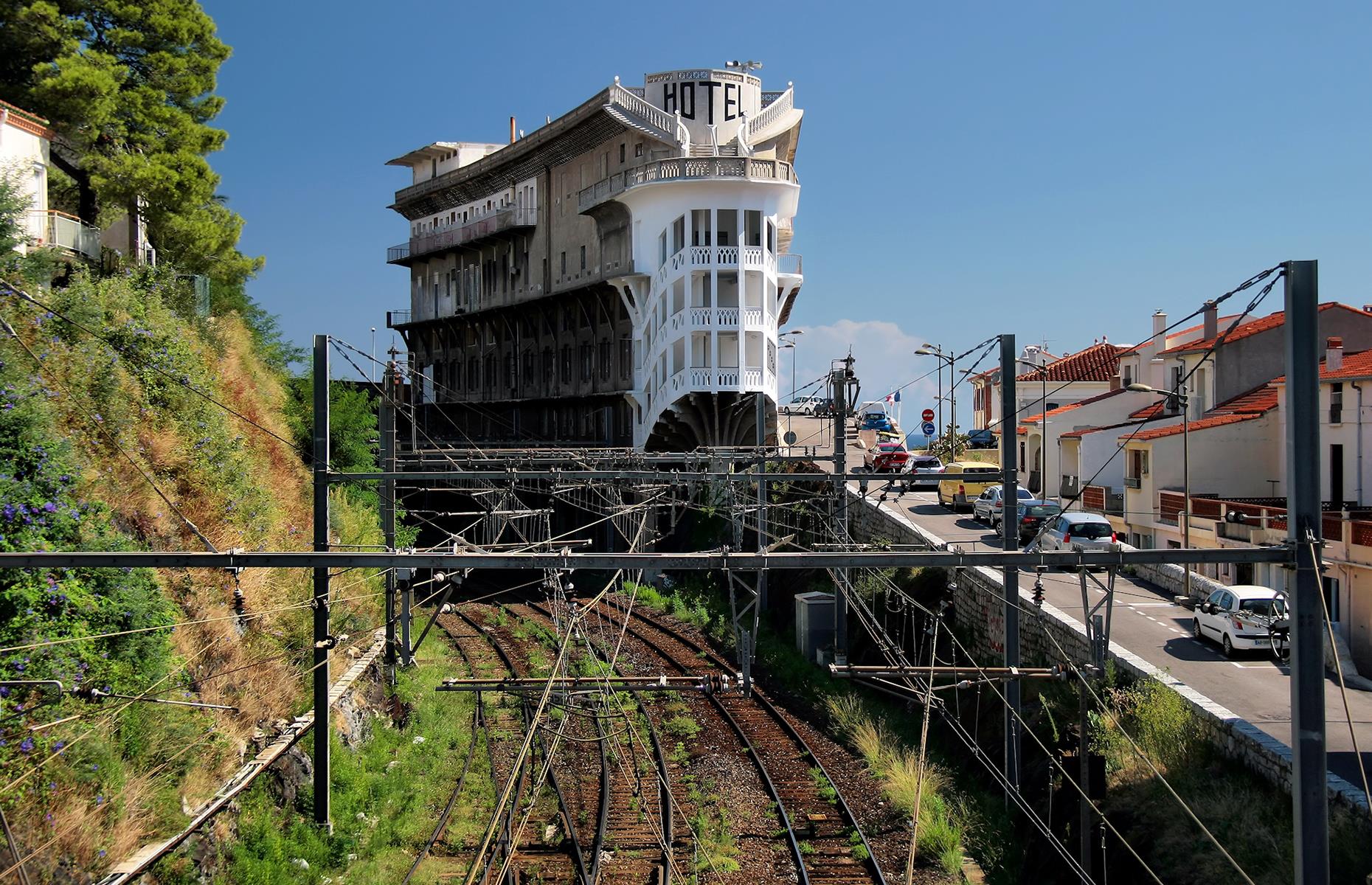 Time Warp Travel The Worlds Eeriest Abandoned Hotels And - 