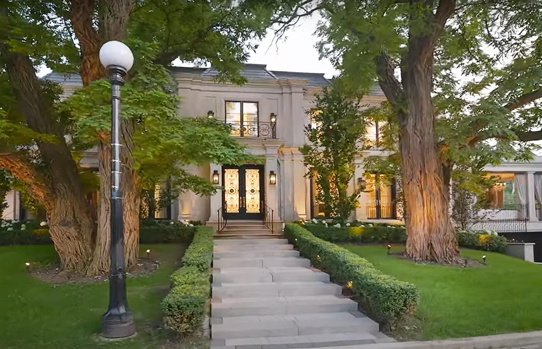 Toronto, Canada: million-dollar properties