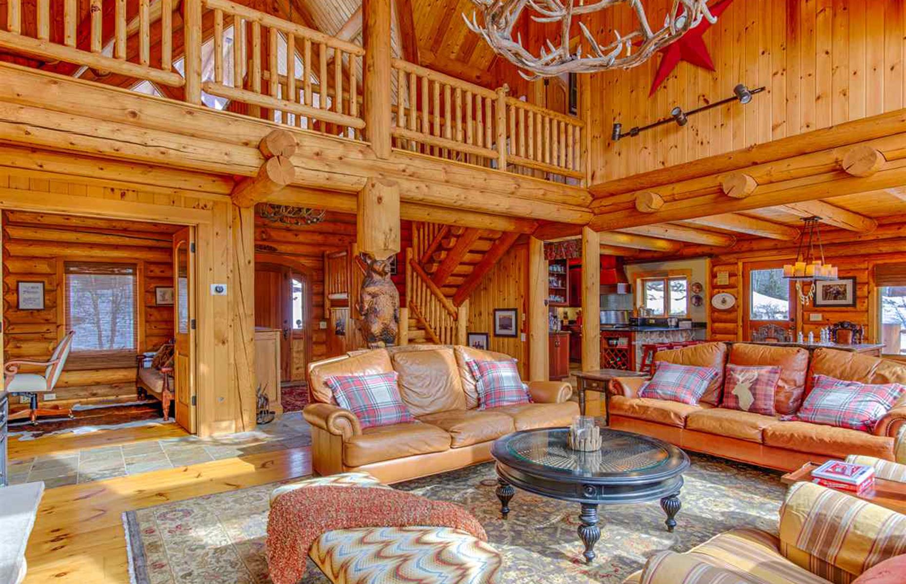 Log home, Vermont, USA: $1.3 million (£999k)