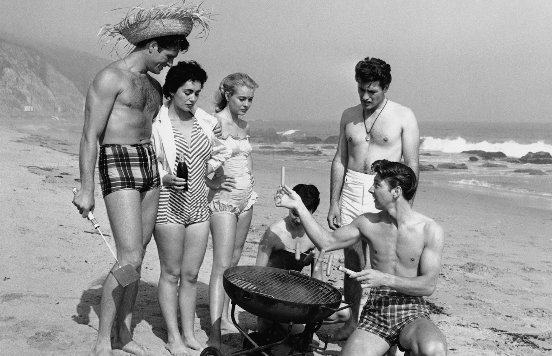1950s: Hugh O’Brian grills on the beach