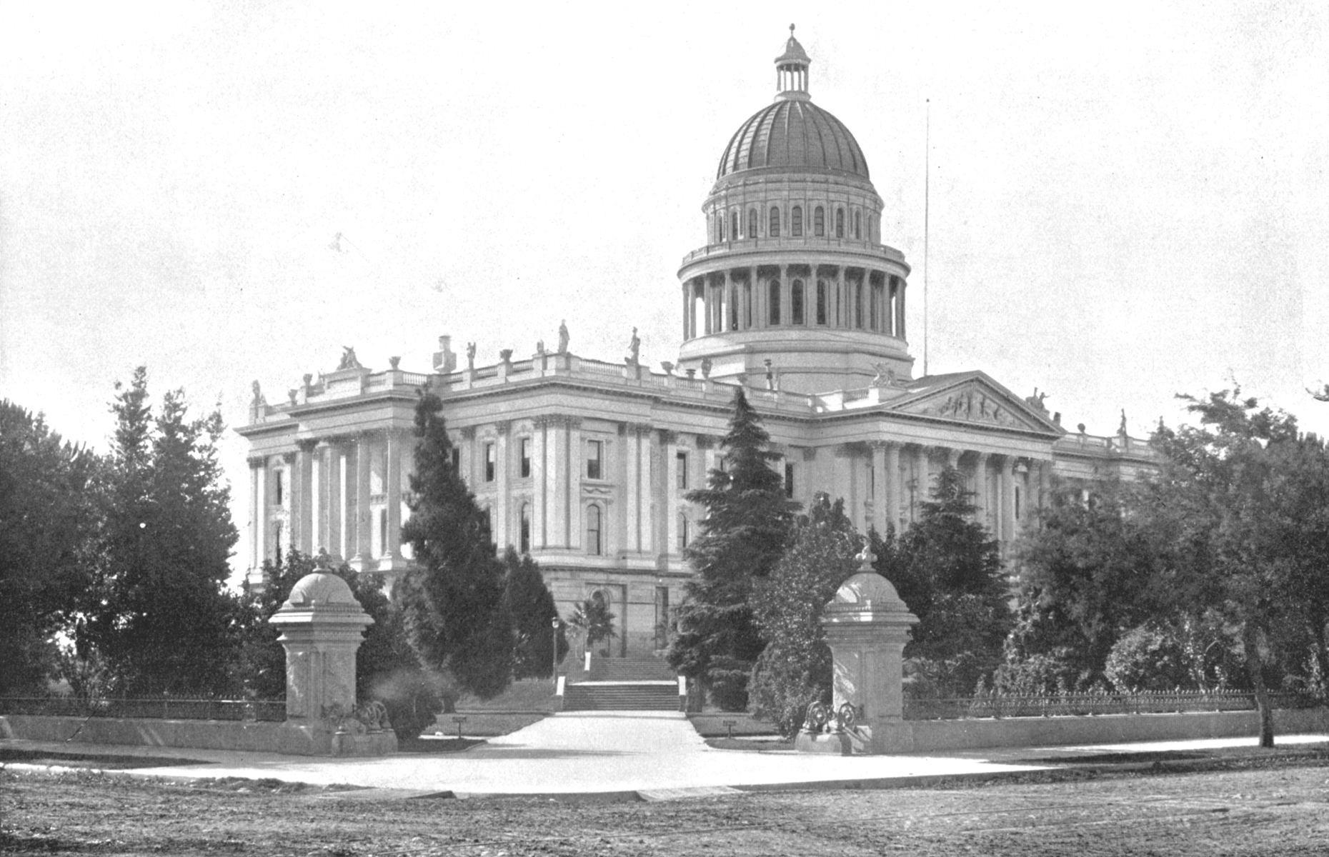 c.1900: The State Capitol in Sacramento