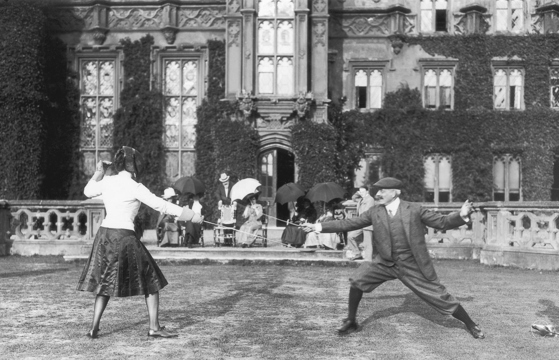 1911: Combate de esgrima en Knebworth House