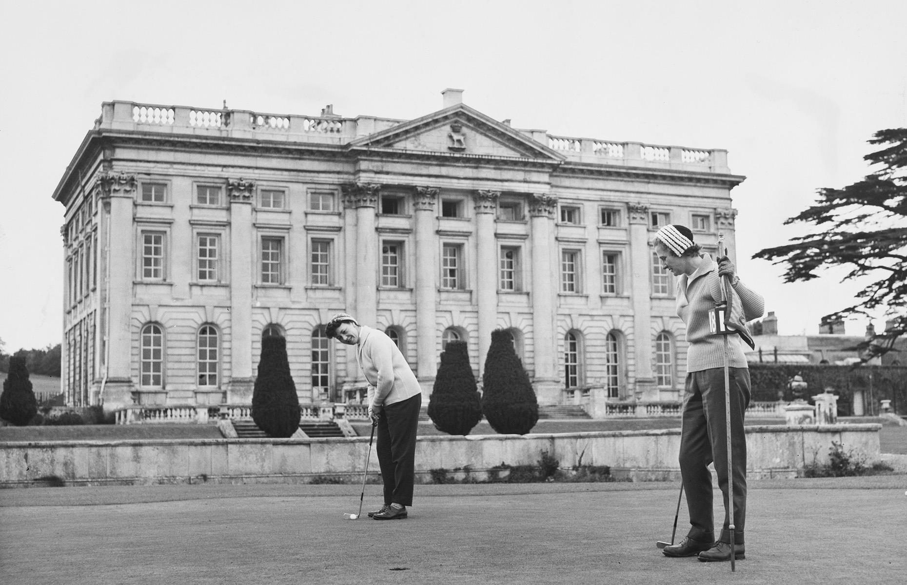 1956: Moor Park celebra un torneo de golf