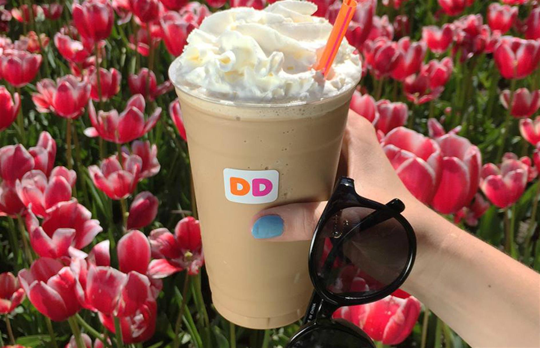 600 calories: Large Dunkin’ frozen coffee with whole milk (USA)