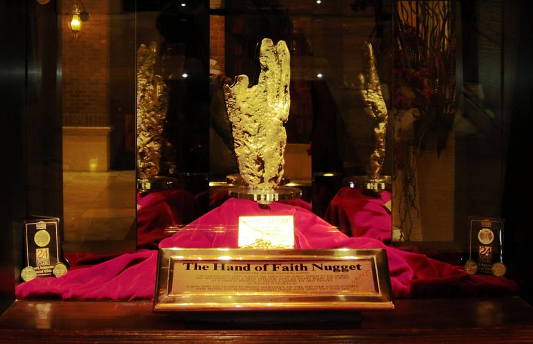 Hand of Faith Nugget: 960 ounces (27.2kg)