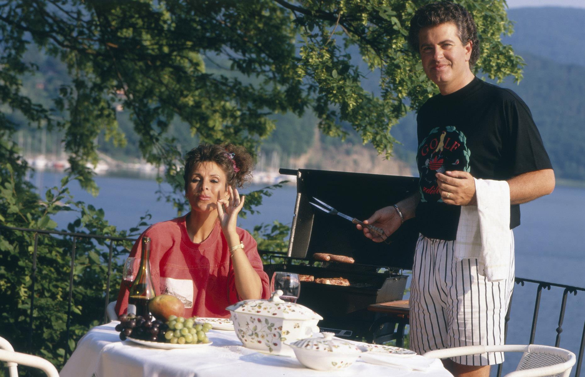 1980: Ireen Sheer and Gavin Du Porter on holiday