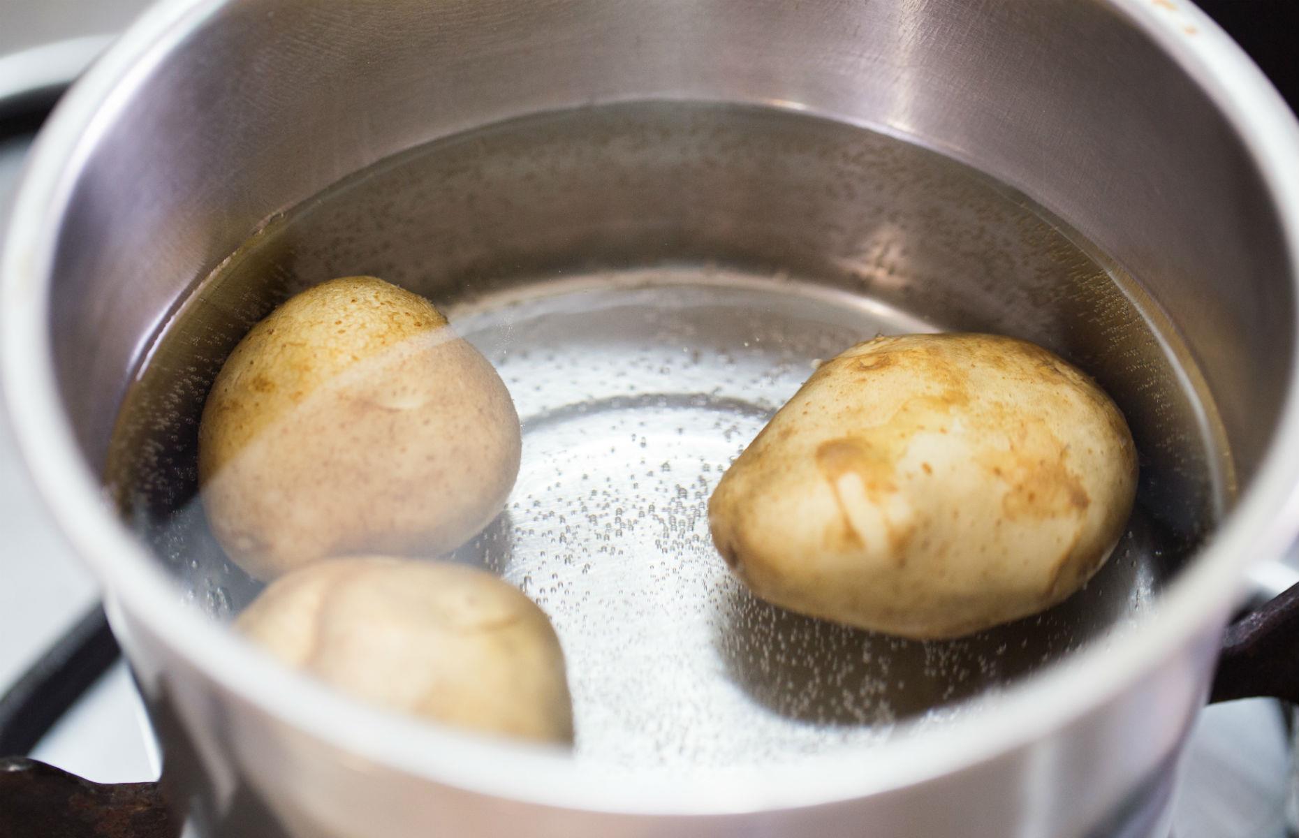 Картошка в воде на ночь