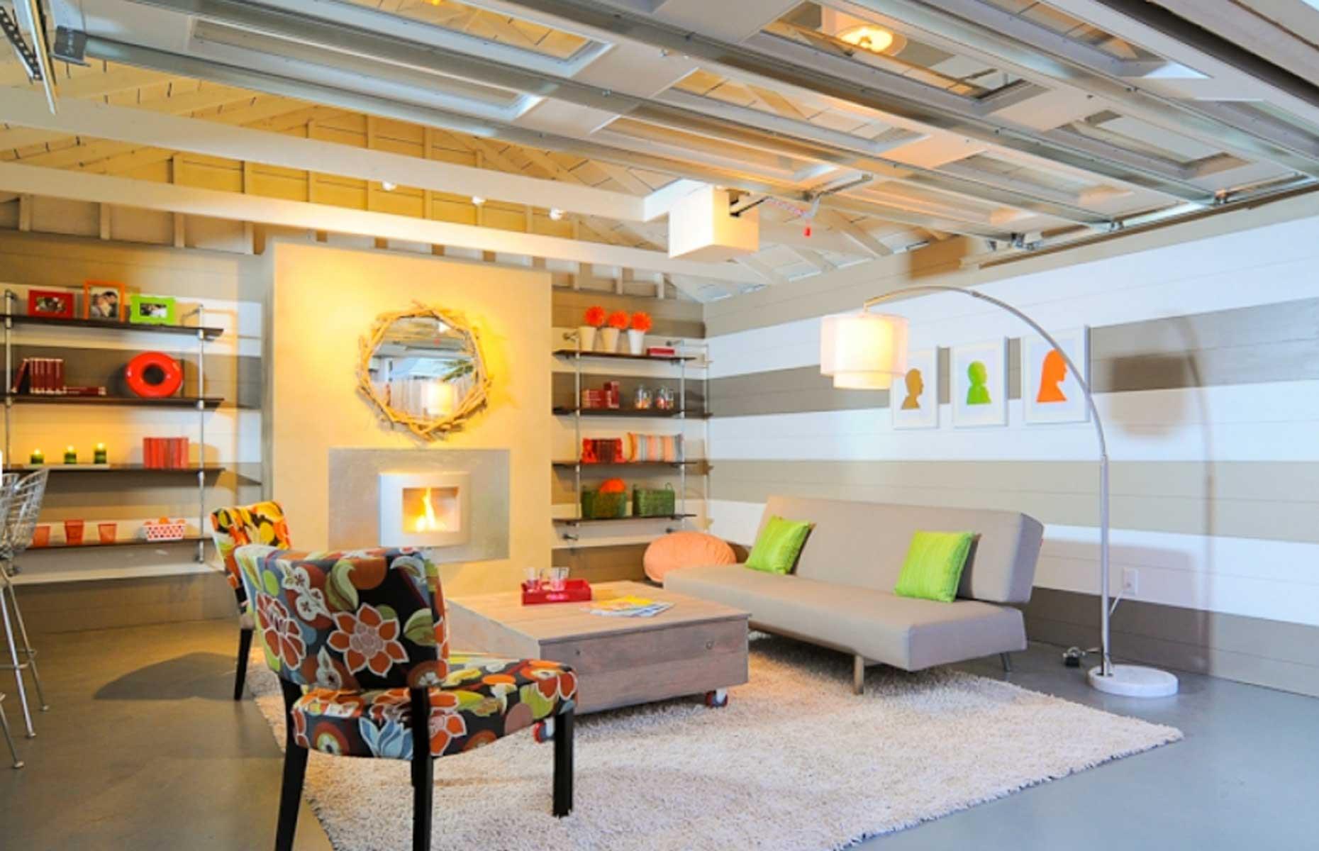 Large contemporary lounge