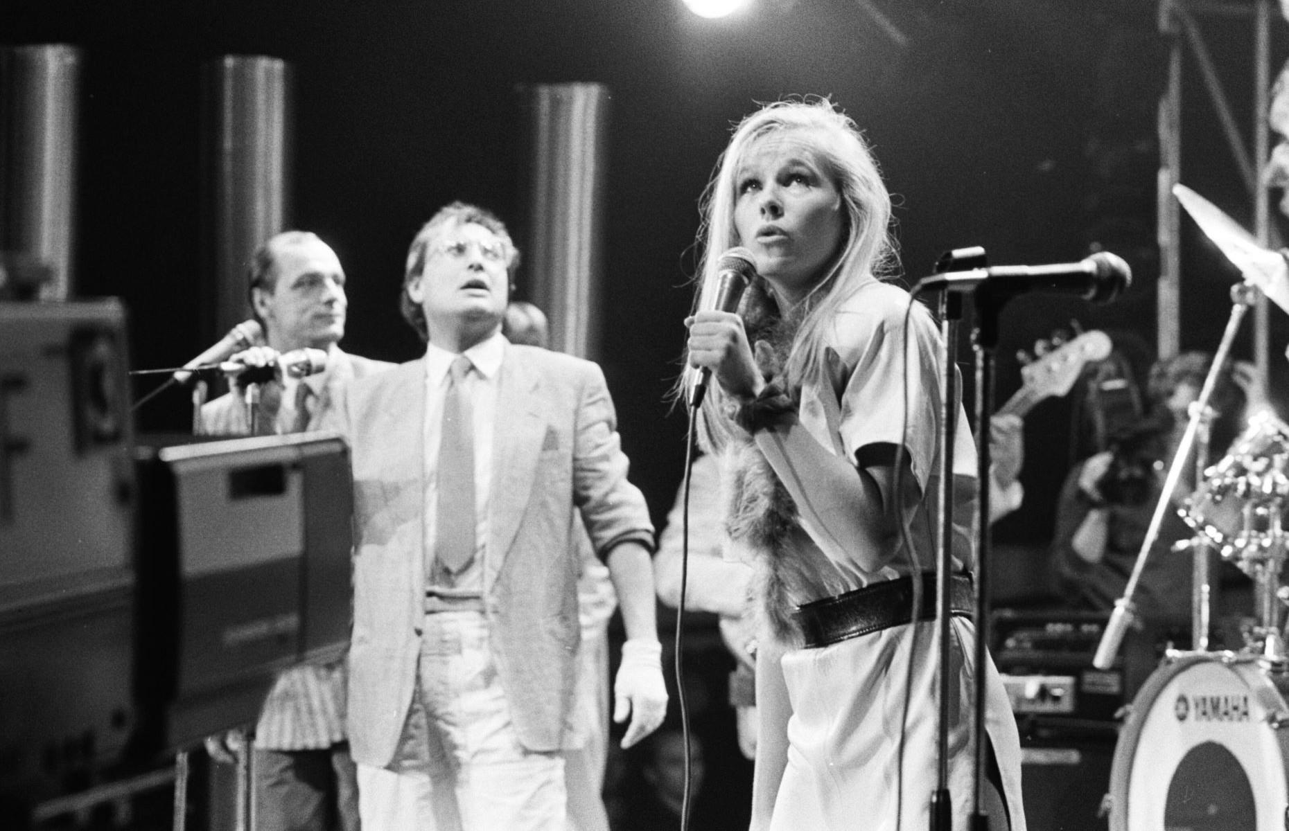 =11. DÖF – record sales: 1.7 million