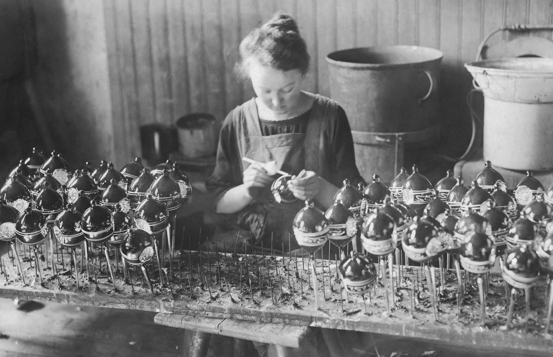 1920s: ornament painting