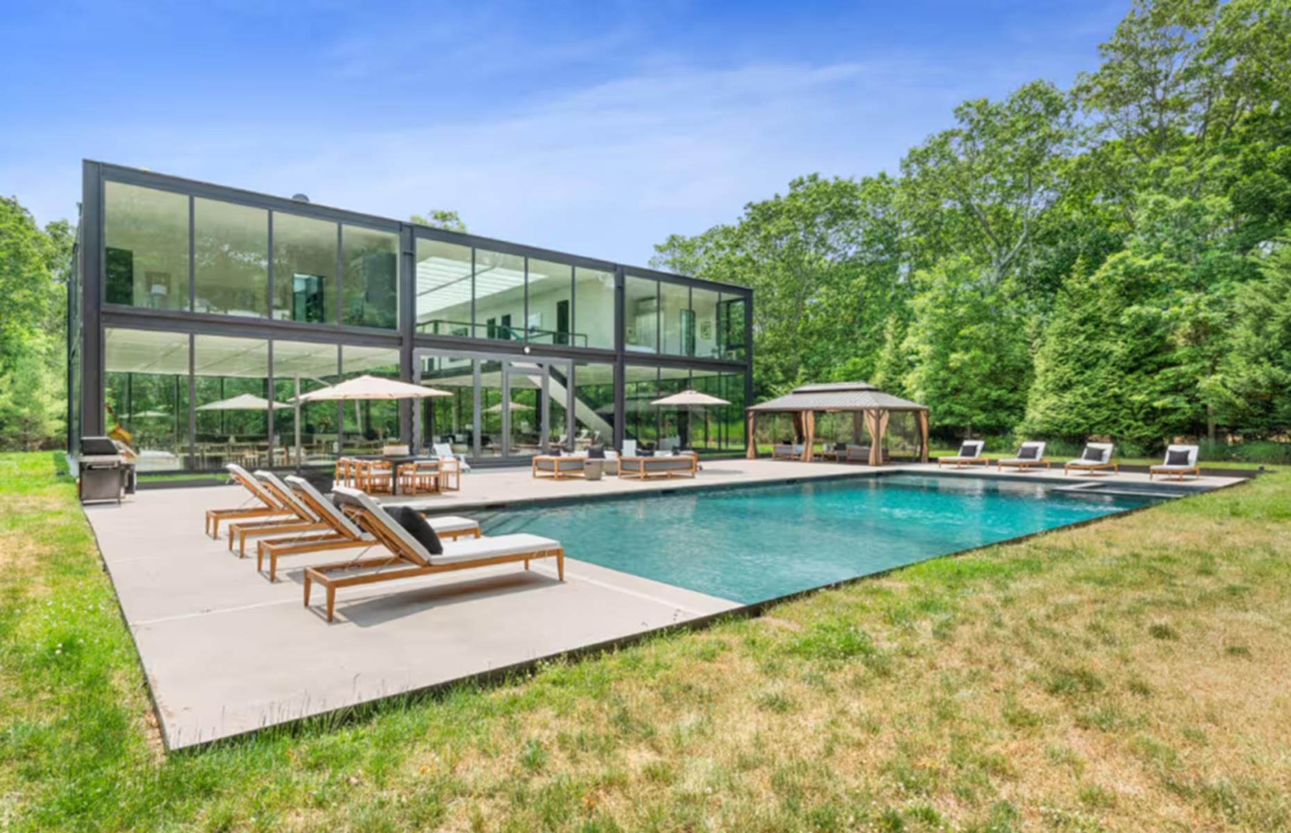 Streamlined and symmetrical