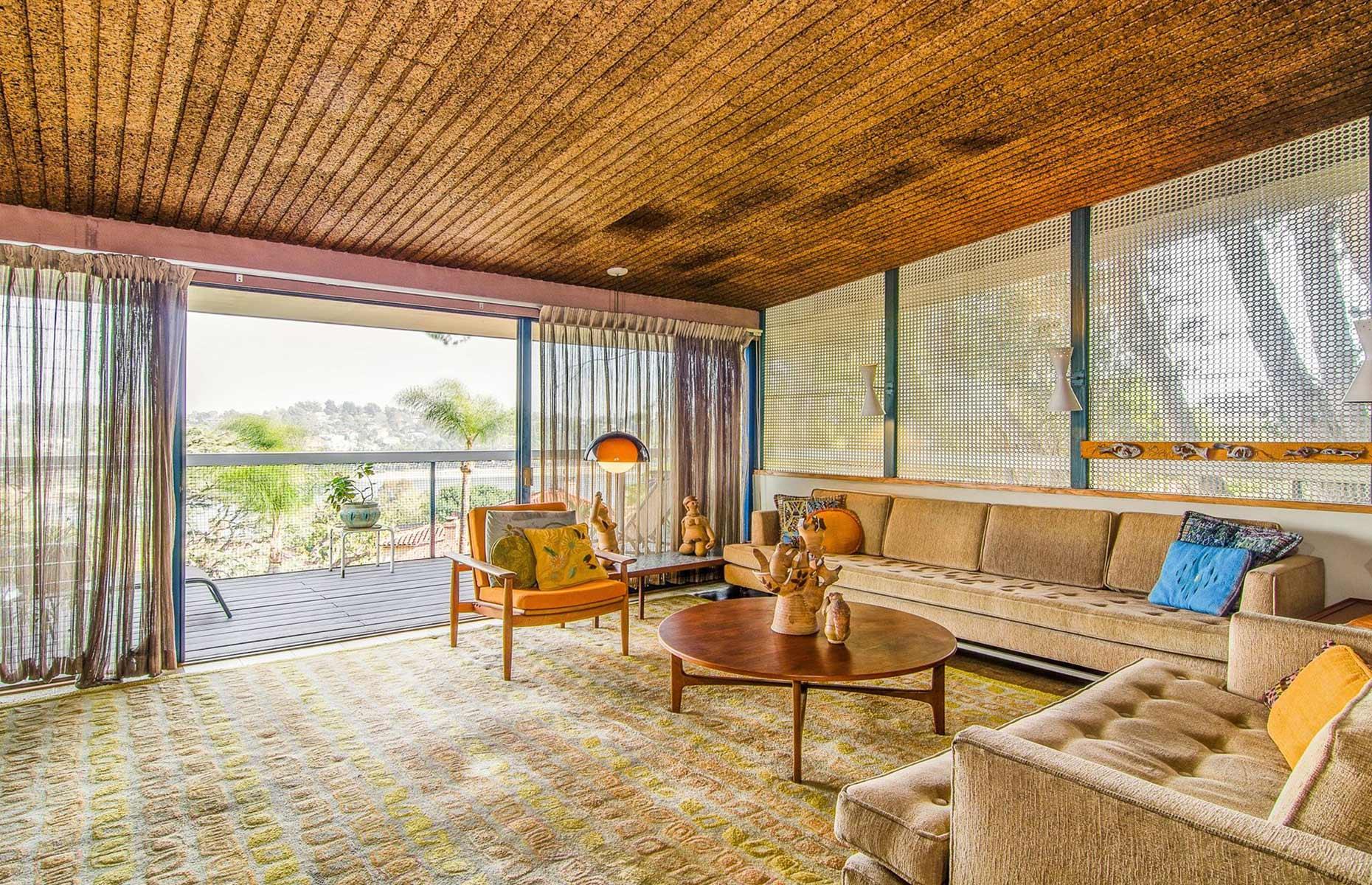Silver Lake cliff house, California, USA