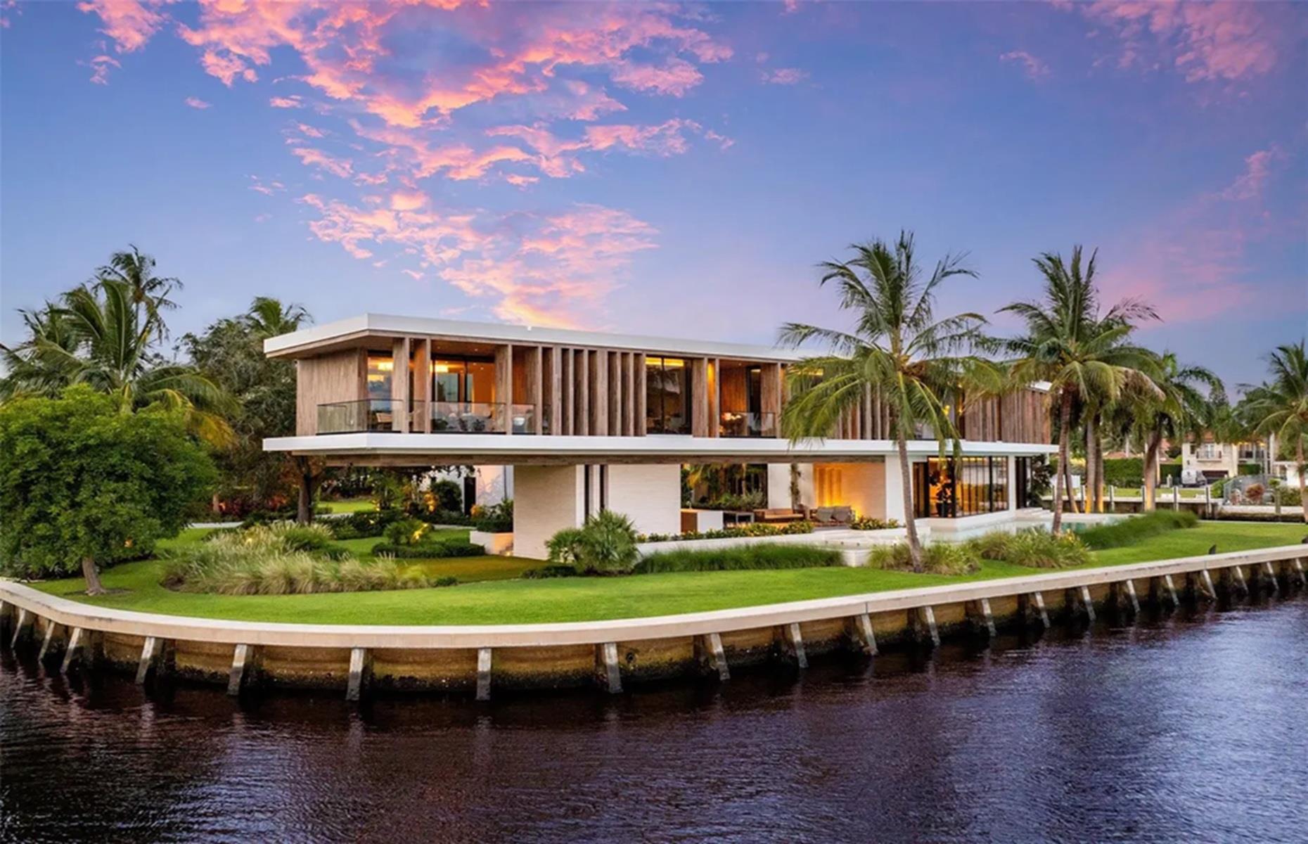 Cantilever mansion, Florida, USA
