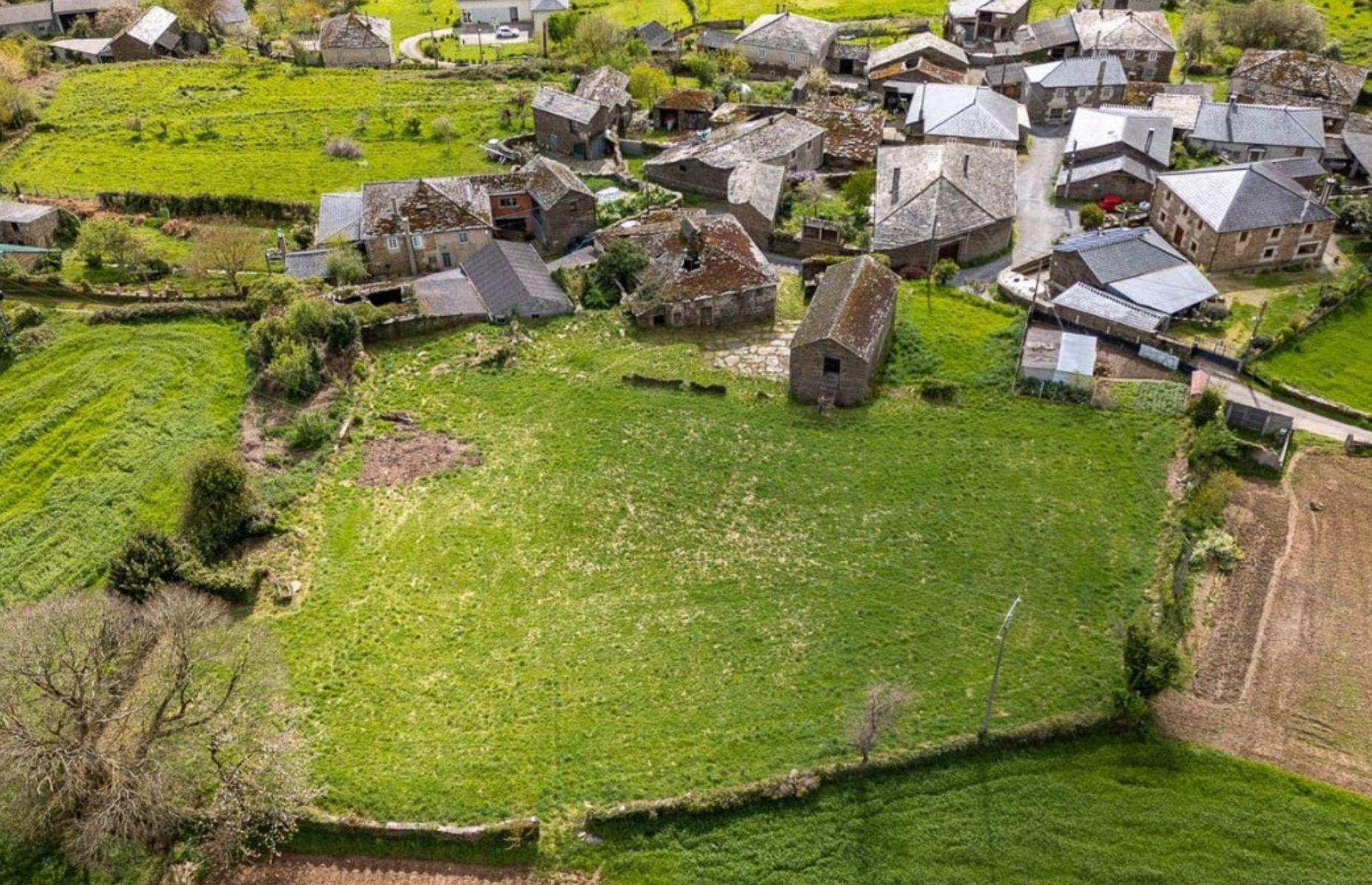 Abandoned fincas, Lugo, Spain: £64,600 ($87.8k)