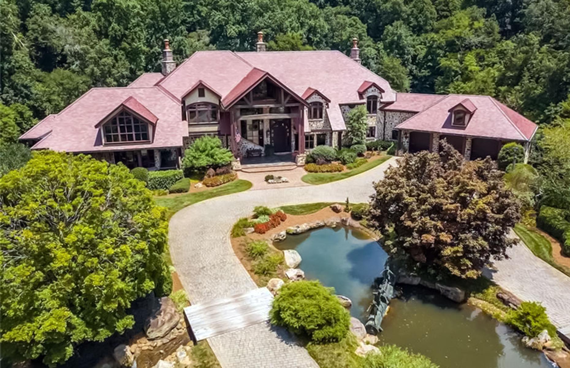 Mansion with characterful car barn, Georgia, USA