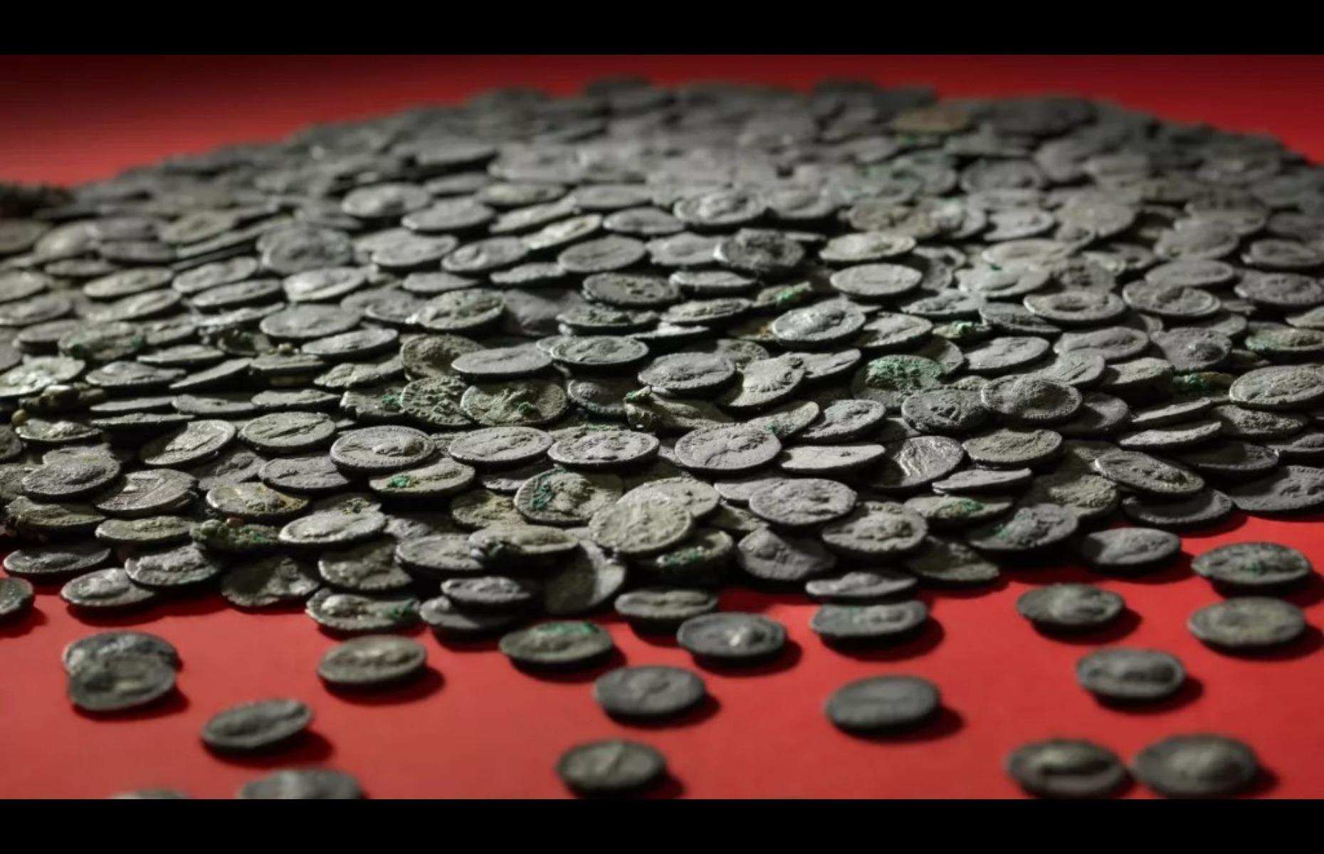 Roman silver coin hoard 
