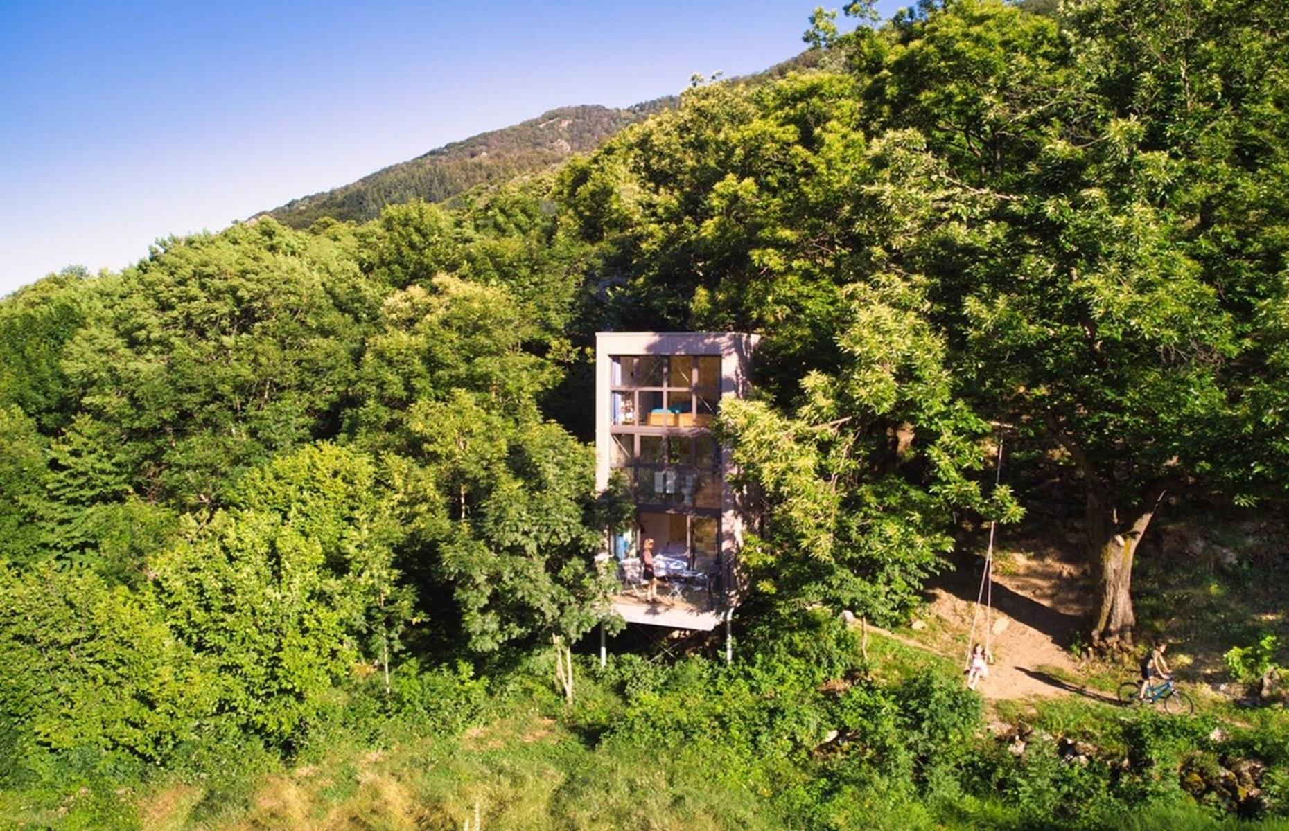 Casa del árbol escondida, Ardèche, Francia