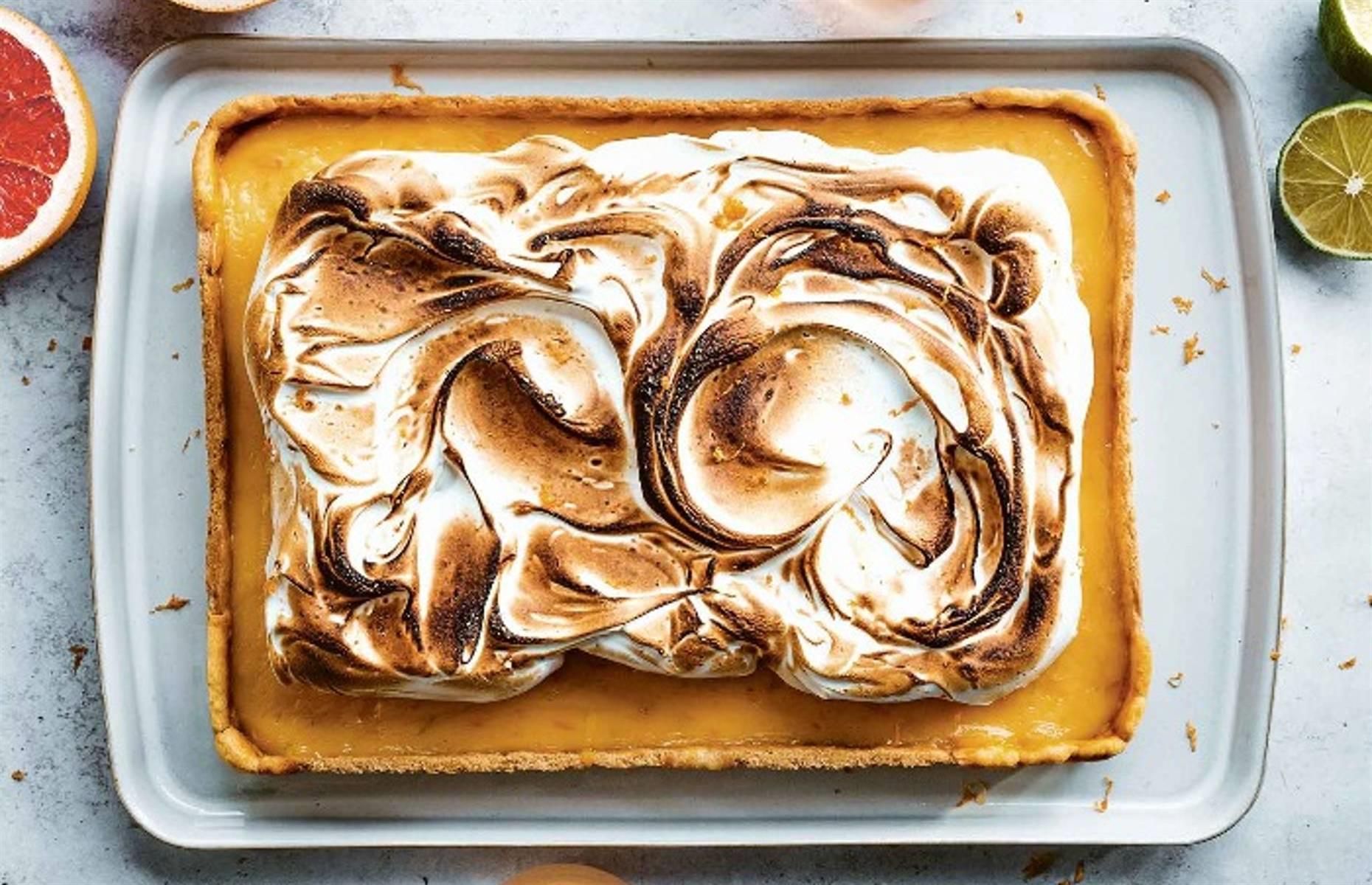 Grapefruit meringue pie
