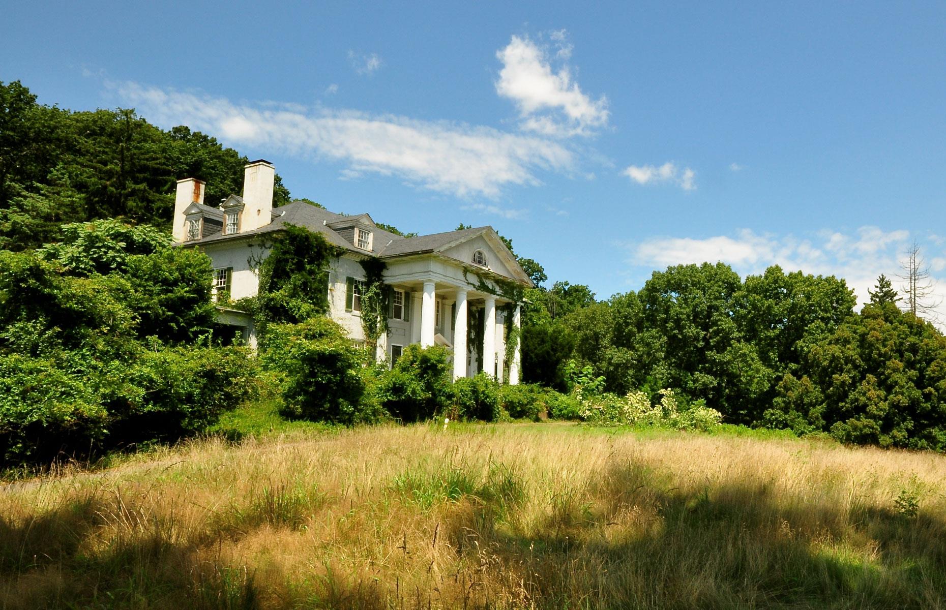 Selma Mansion, Leesburg, USA: Unbelievably expensive abandoned mansions