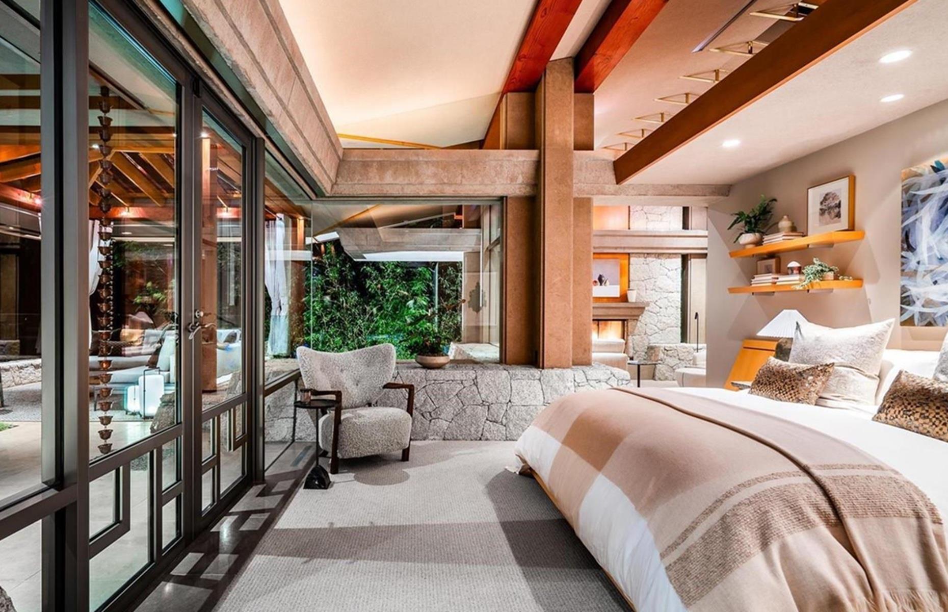 Waterfront estate: luxurious master bedroom