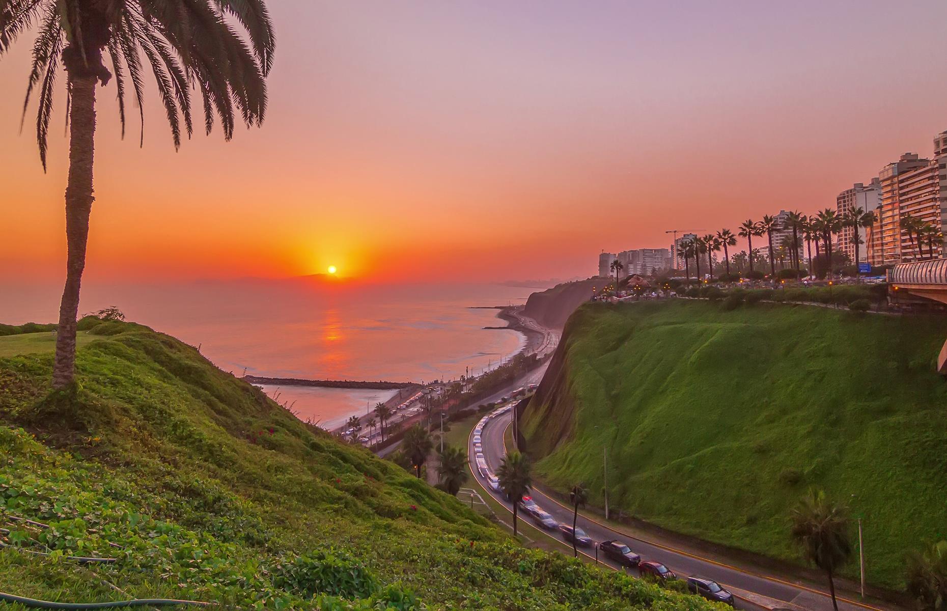Lima: to go surfing in the city