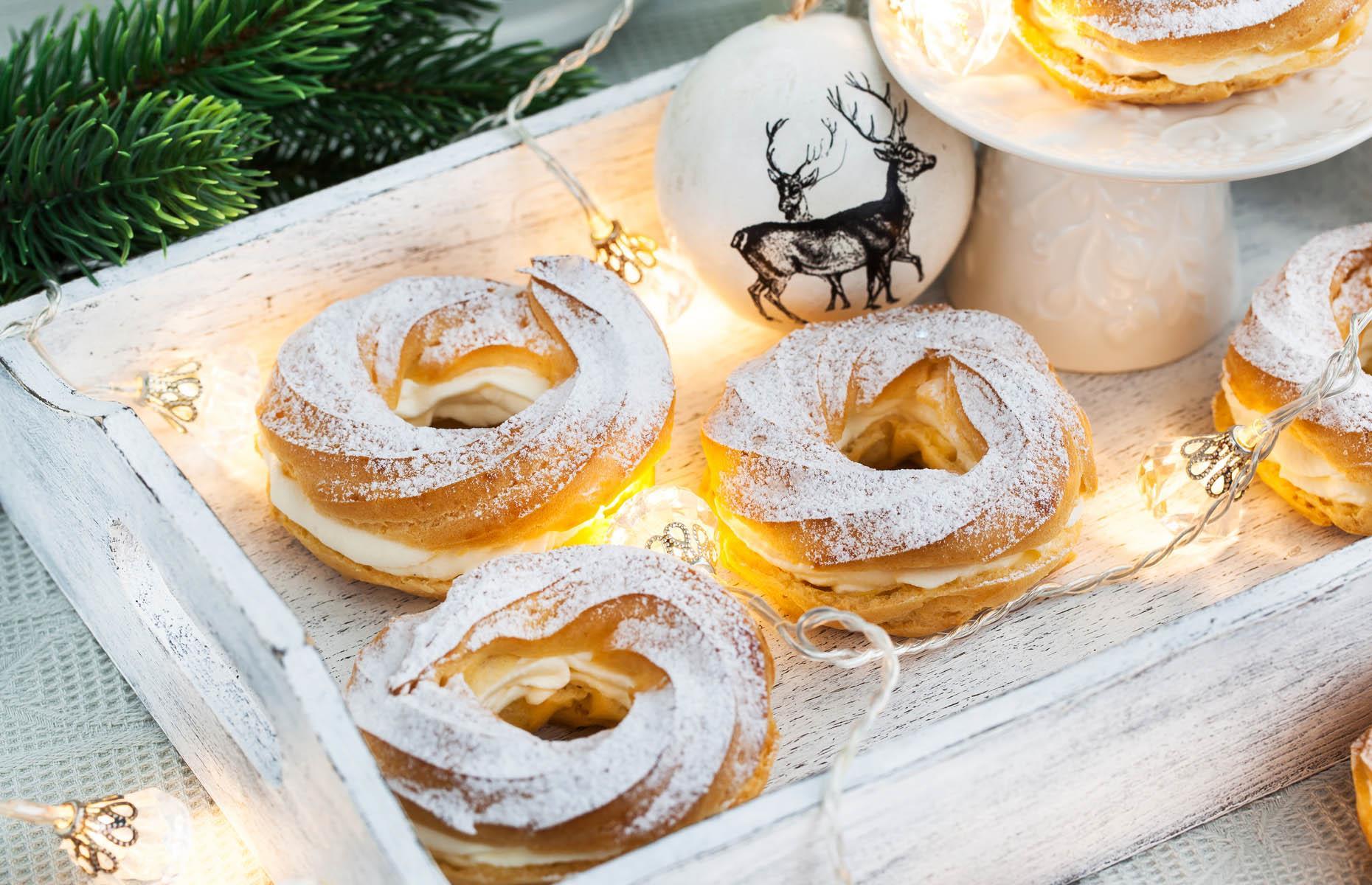 6. Christmas wreath éclairs