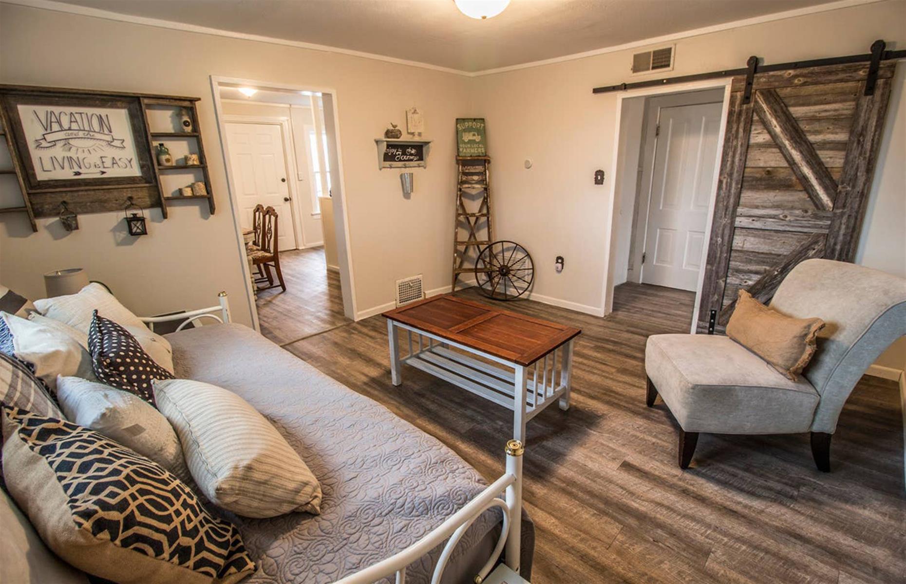 Nebraska: downtown farmhouse, Omaha